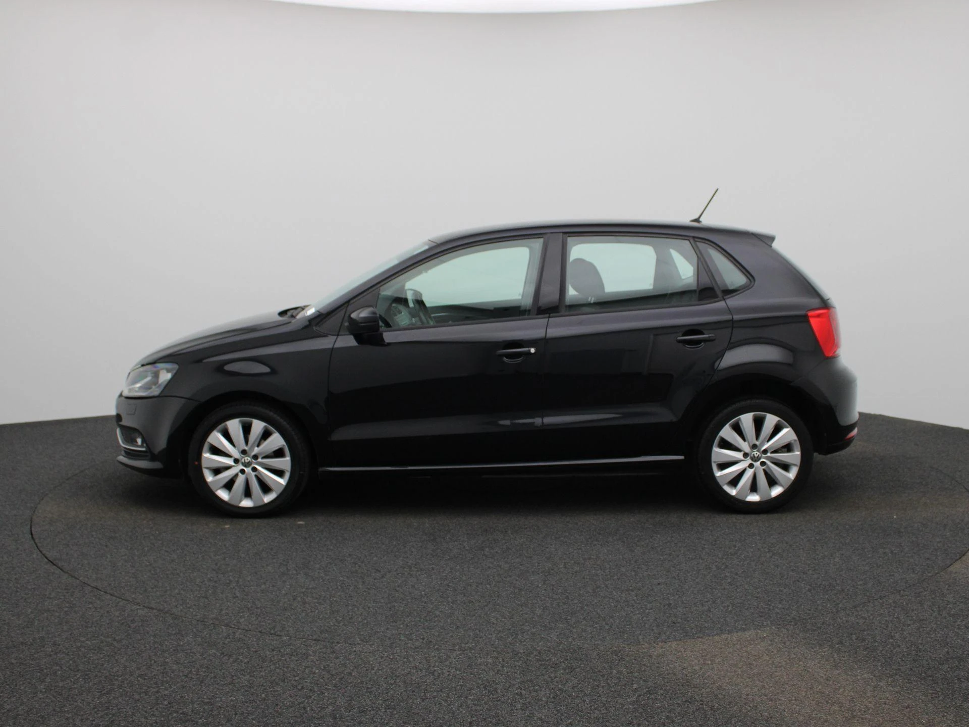 Volkswagen-Polo-image-3