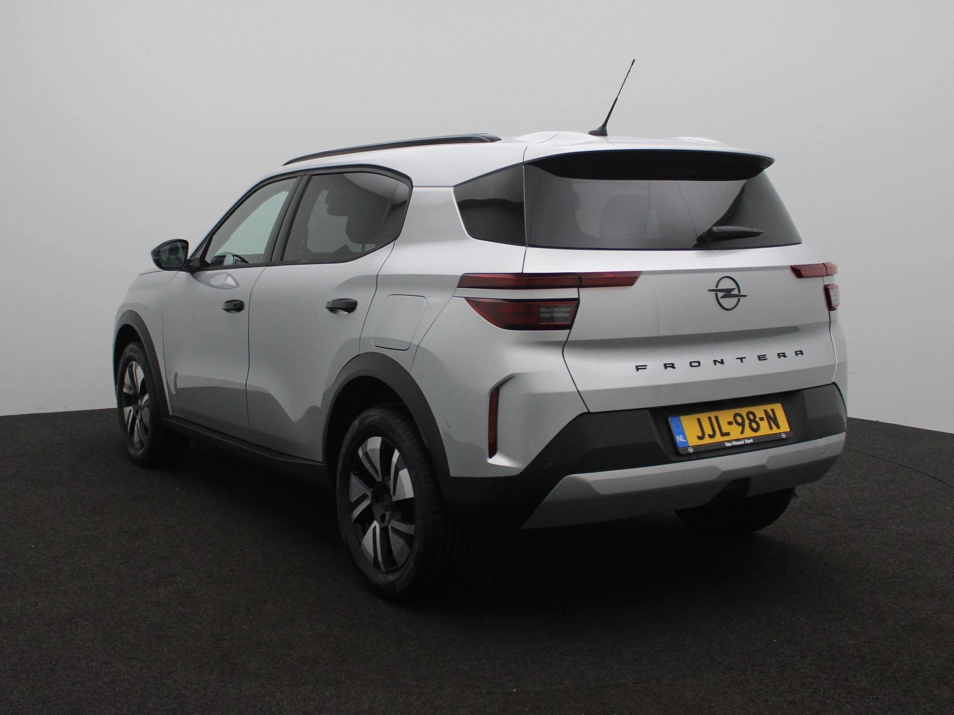 Opel-Frontera-image-1