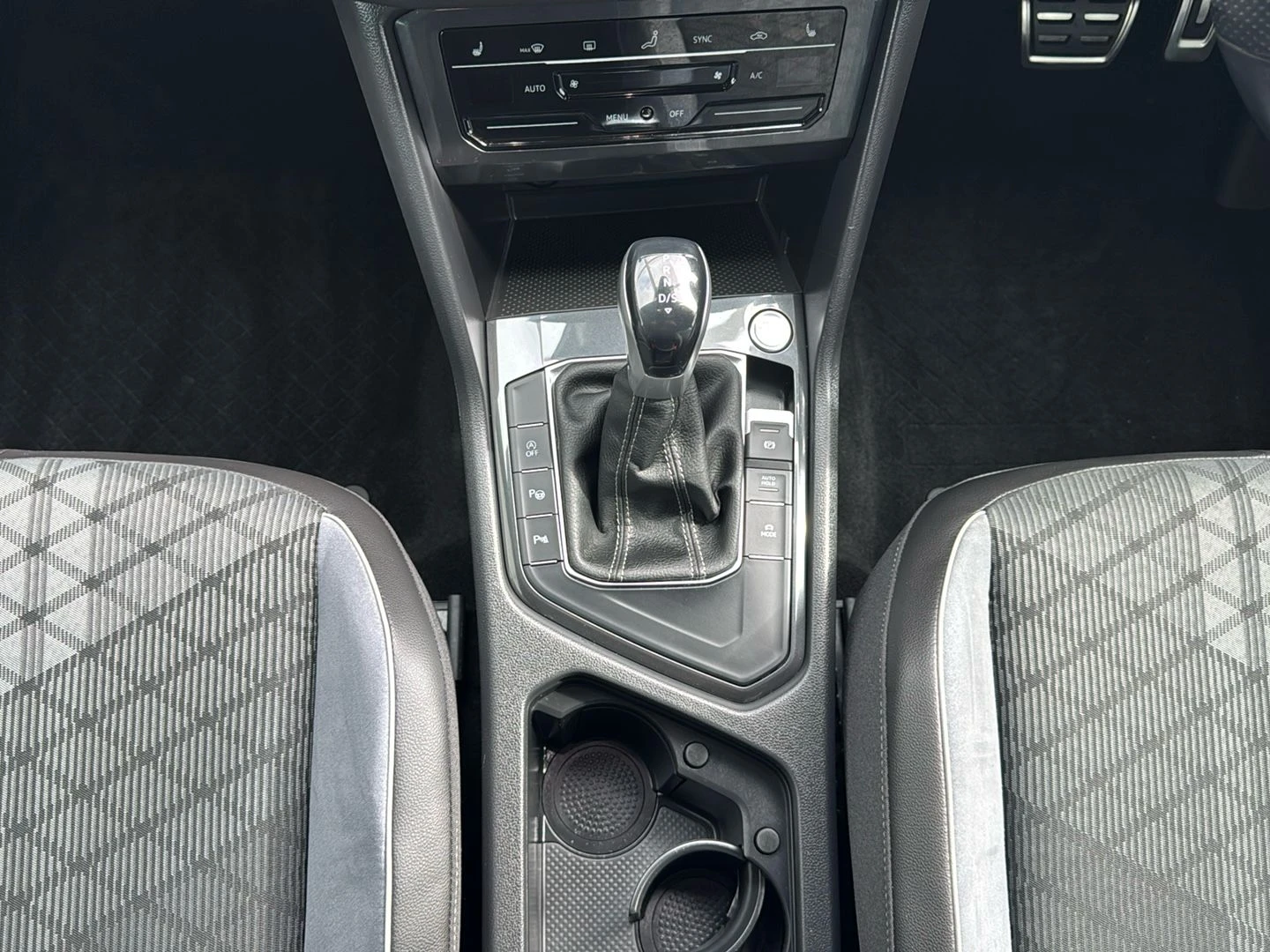 Volkswagen-Tiguan-image-11