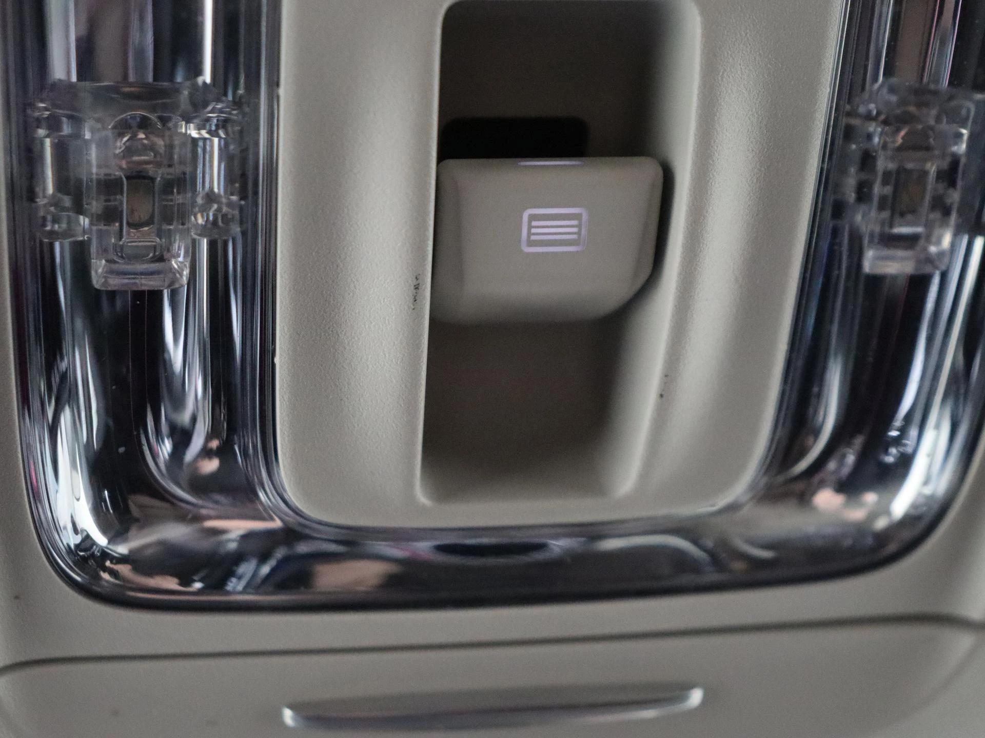 Mercedes-Benz-GLB-image-23