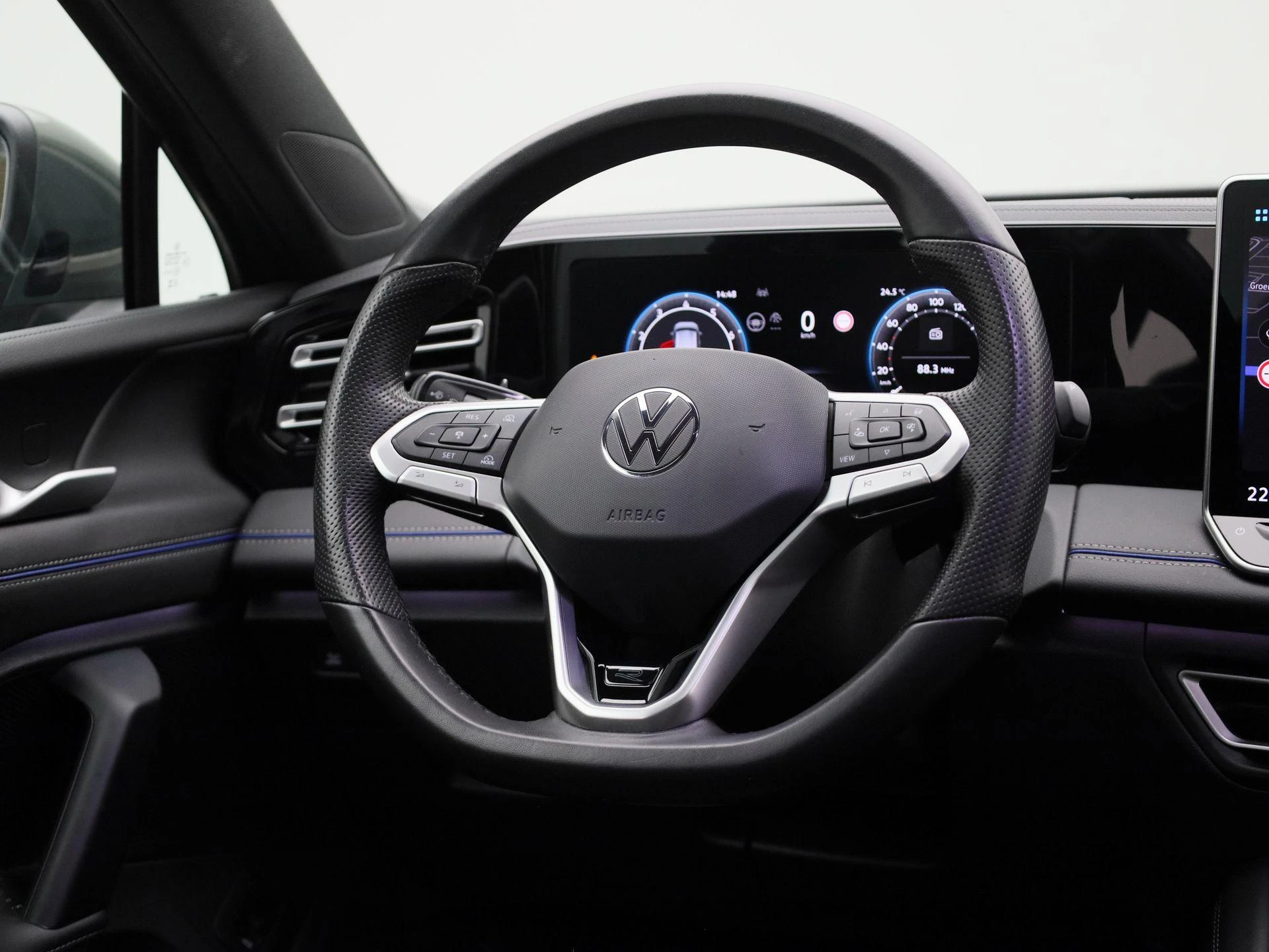 Volkswagen-Tiguan-image-7