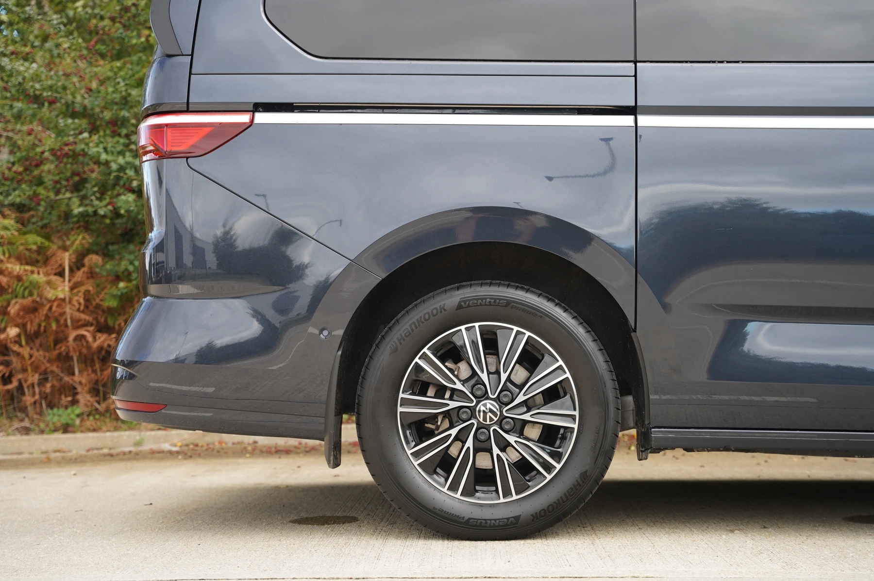 Volkswagen-Multivan-image-36