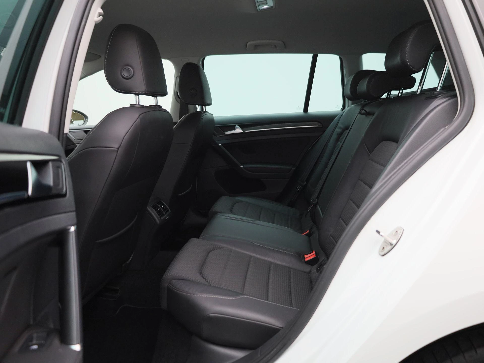 Volkswagen-Golf-image-11