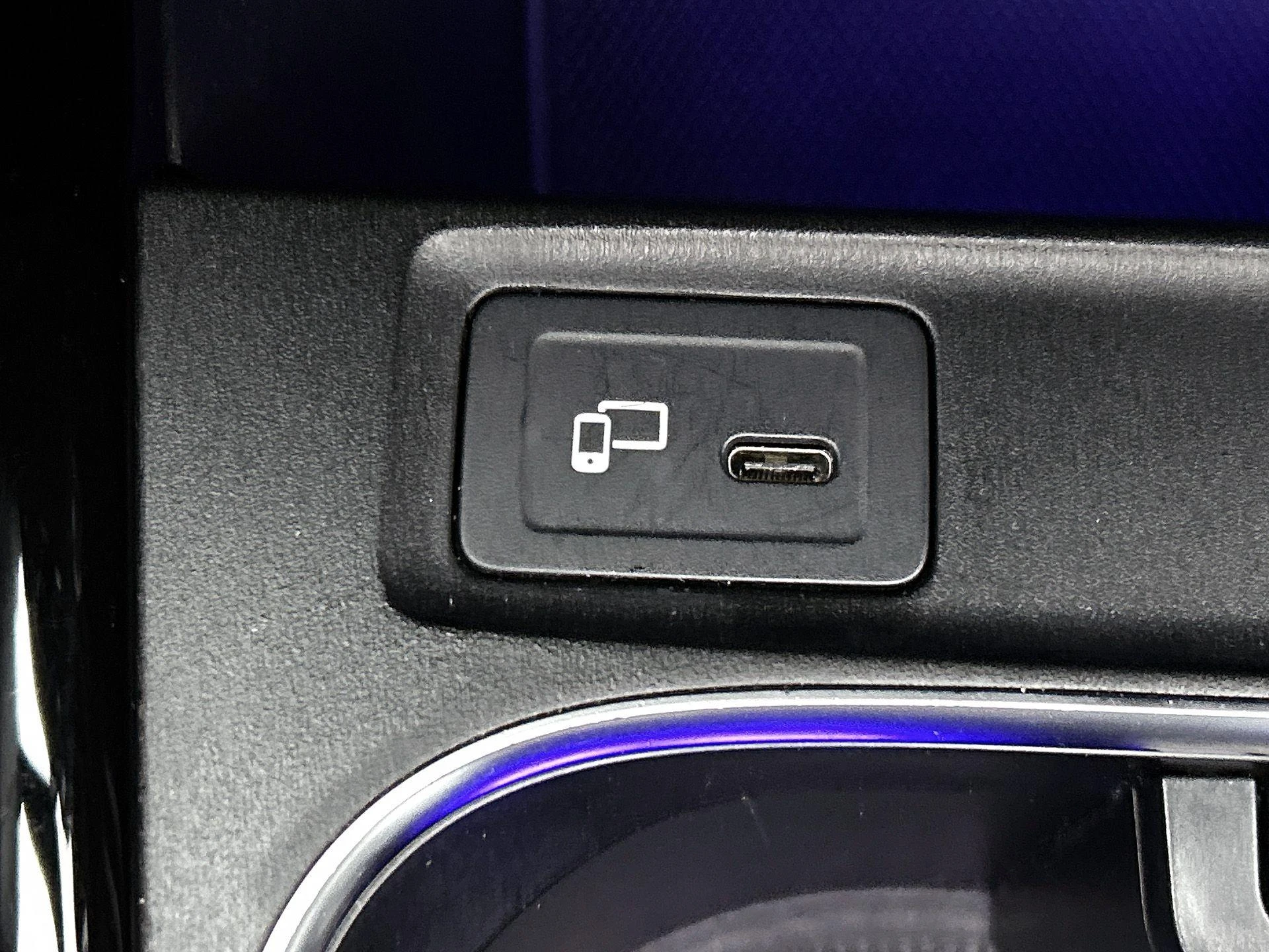 Mercedes-Benz-CLA-image-38
