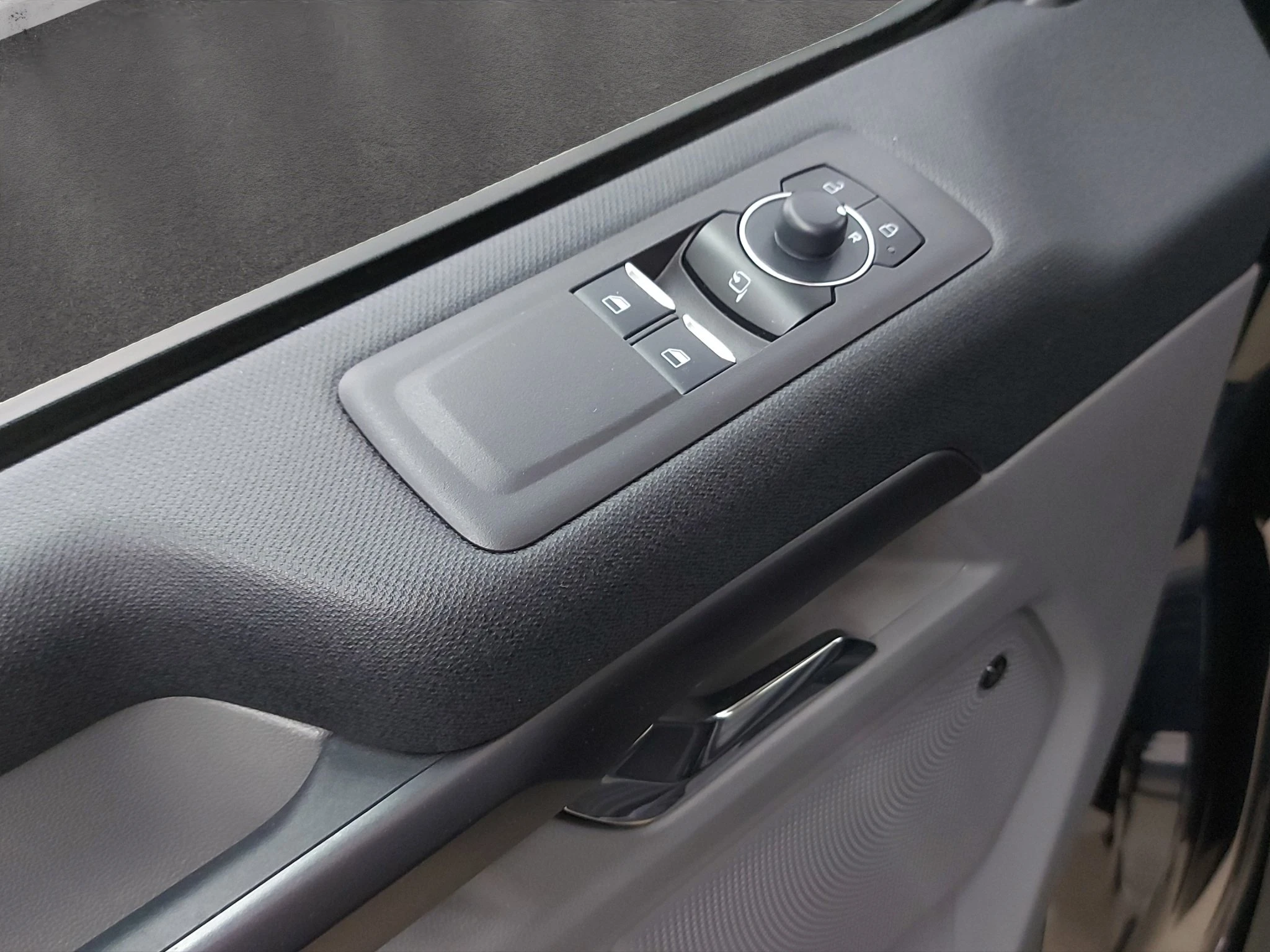 Ford-Tourneo Custom-image-16