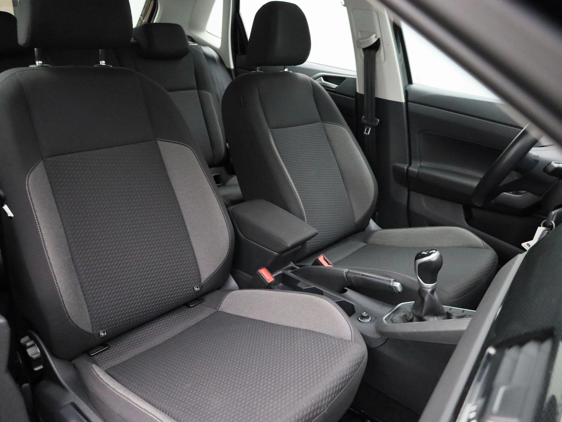 Volkswagen-Polo-image-31