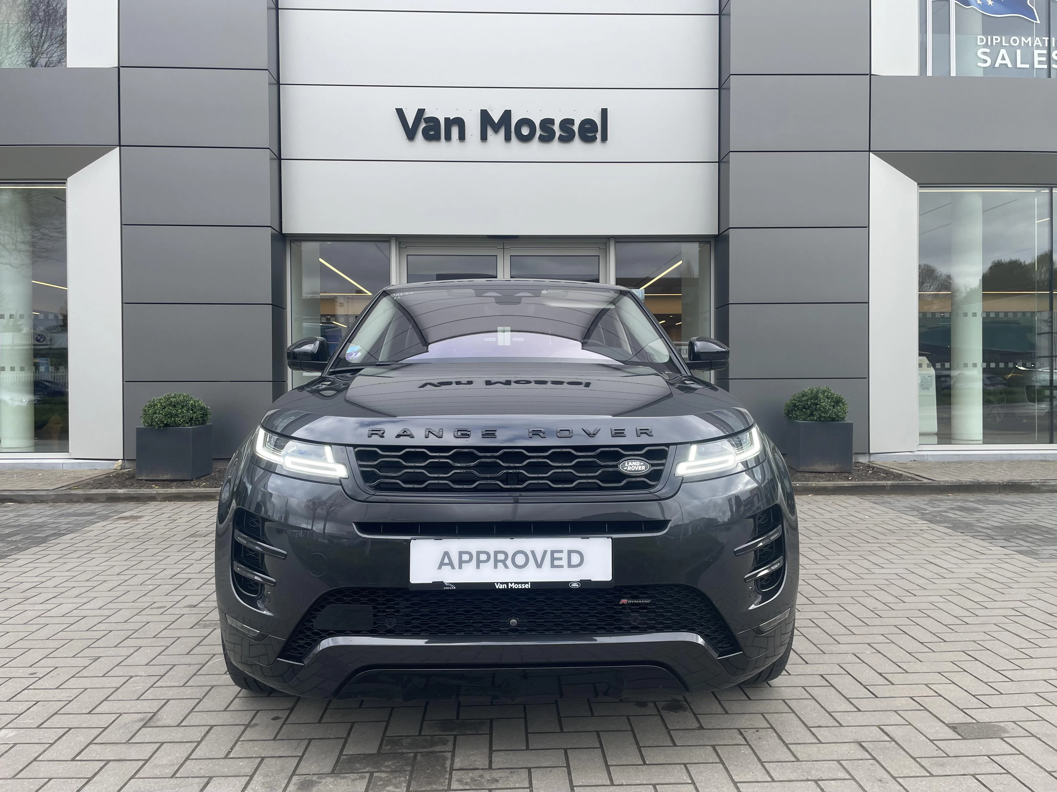 Land Rover Range Rover Evoque P300e R-Dynamic HSE