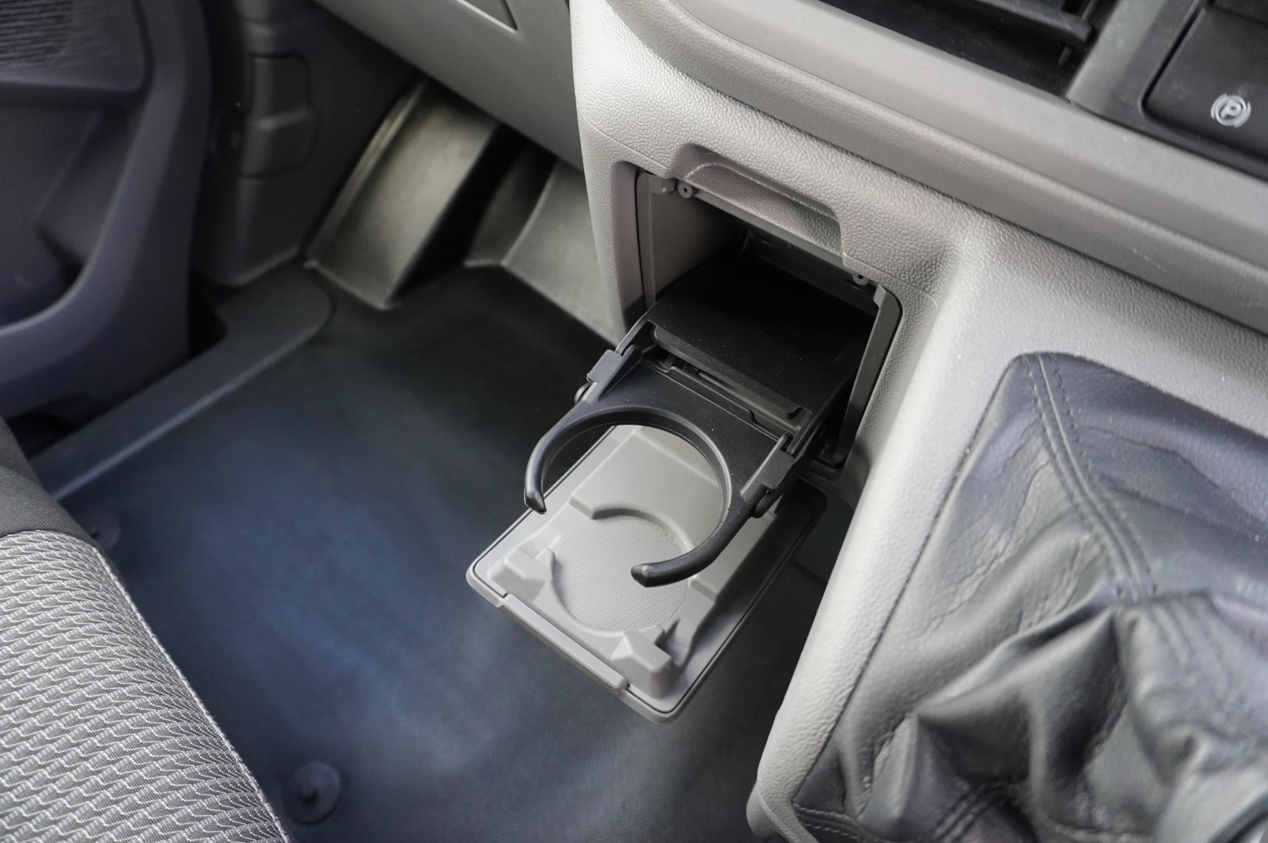Volkswagen-Transporter-image-34