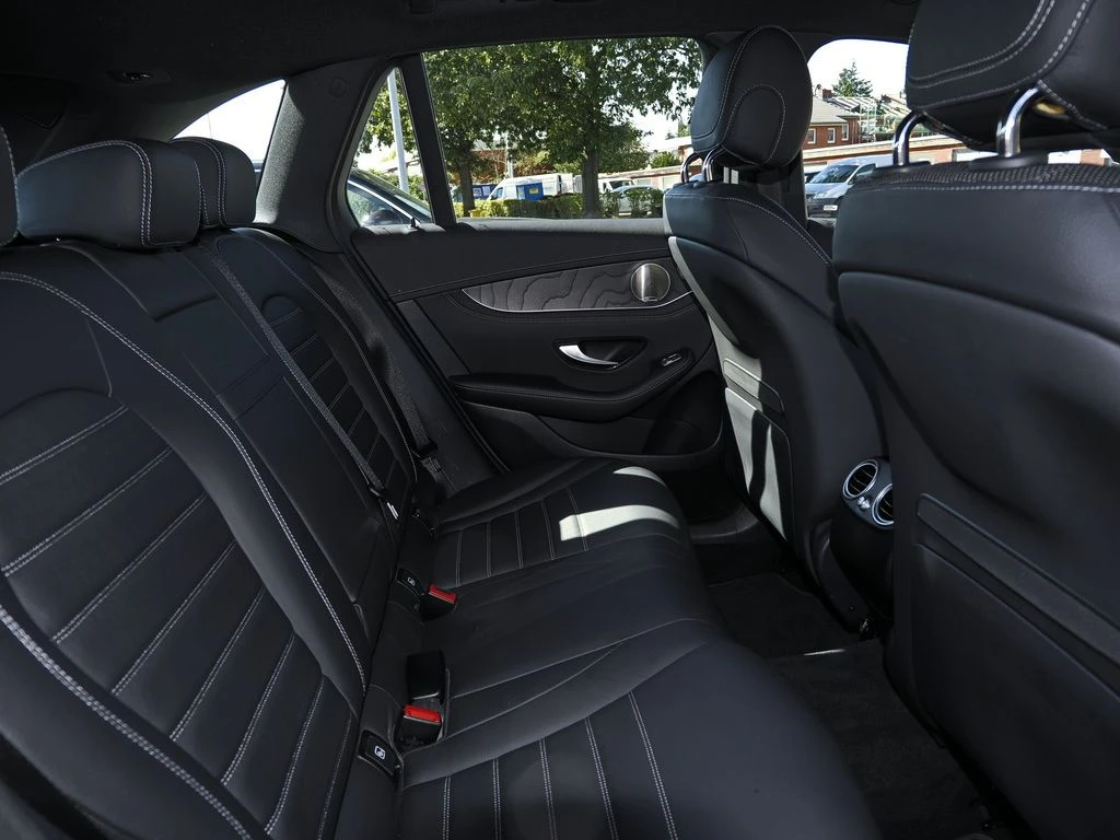 Mercedes-Benz-GLC 220 d-image-13