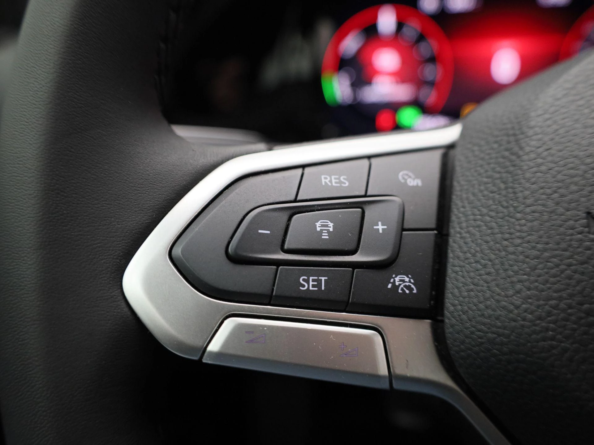 Volkswagen-Golf-image-26