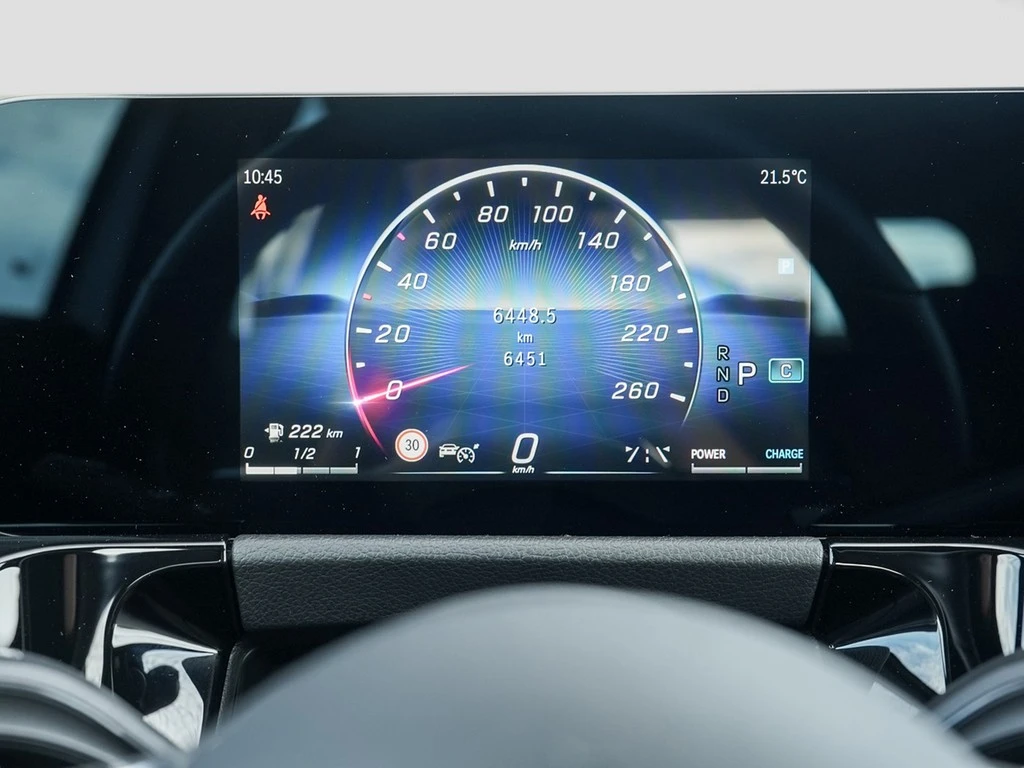 Mercedes-Benz-GLA-image-13
