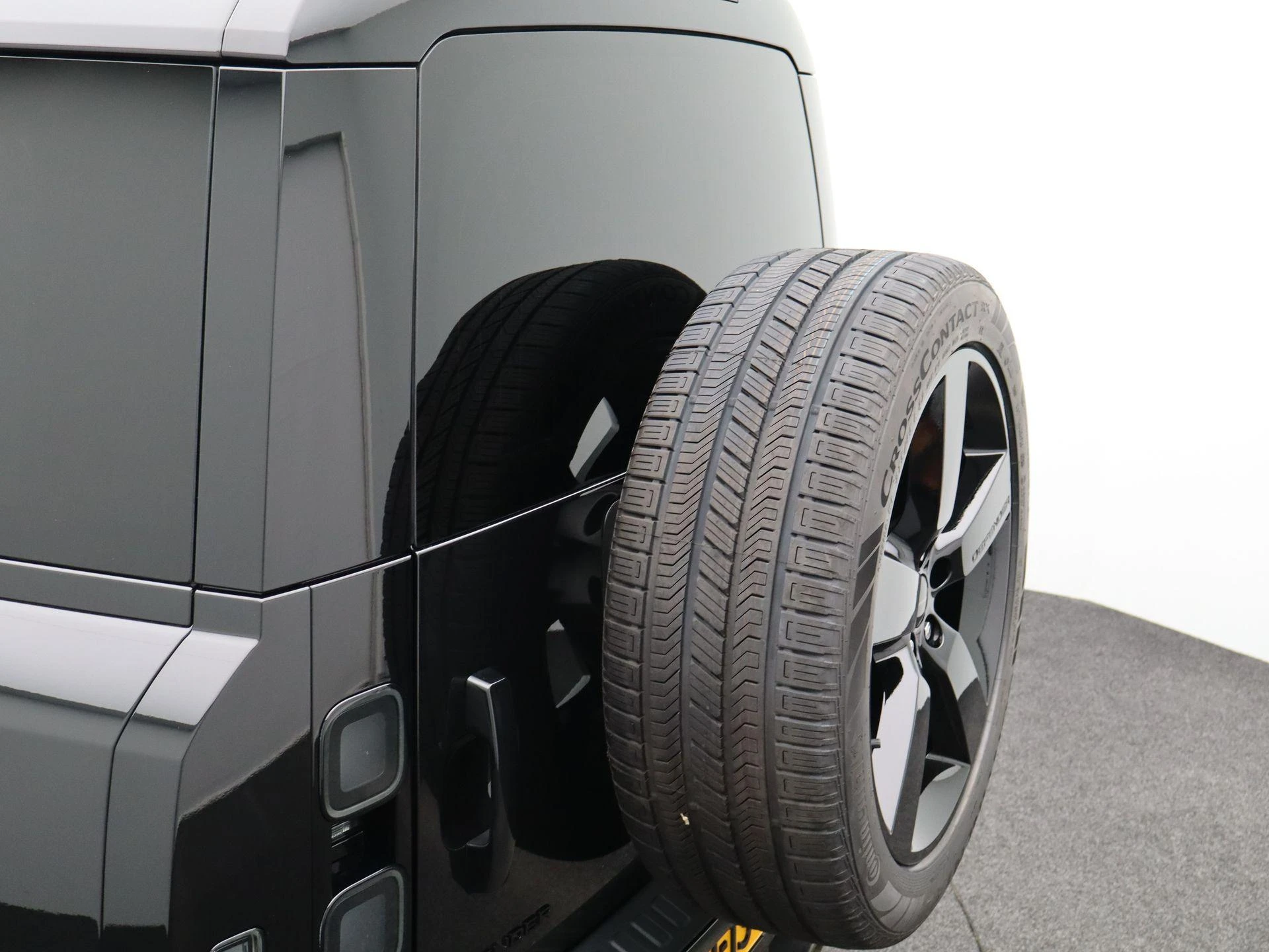 Land Rover Defender 110 2.0 P300e 110 X-Dynamic HSE