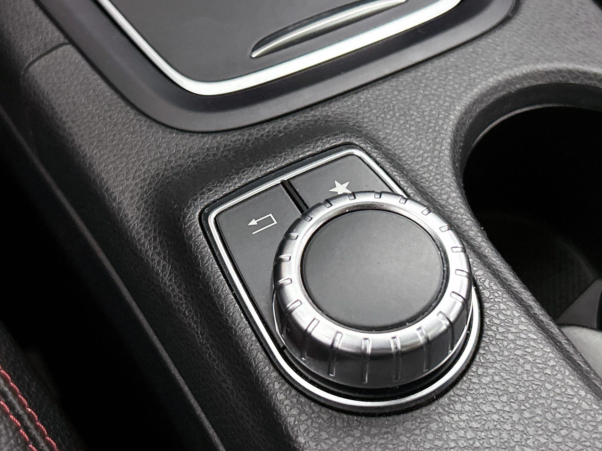 Mercedes-Benz-B-Klasse-image-10