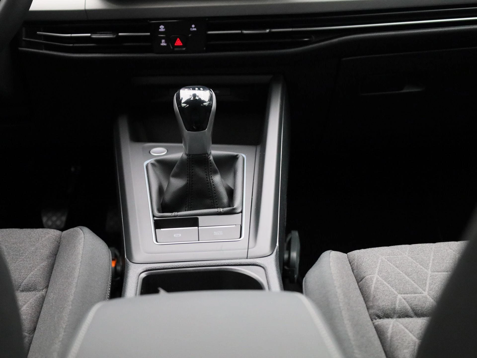 Volkswagen-Golf-image-9
