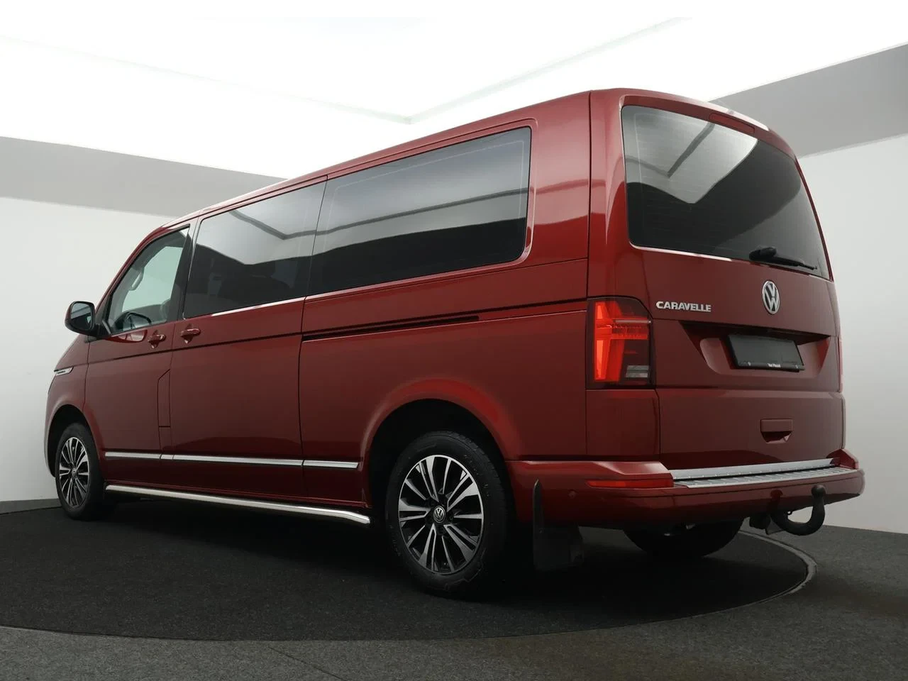 Volkswagen-Transporter-image-2