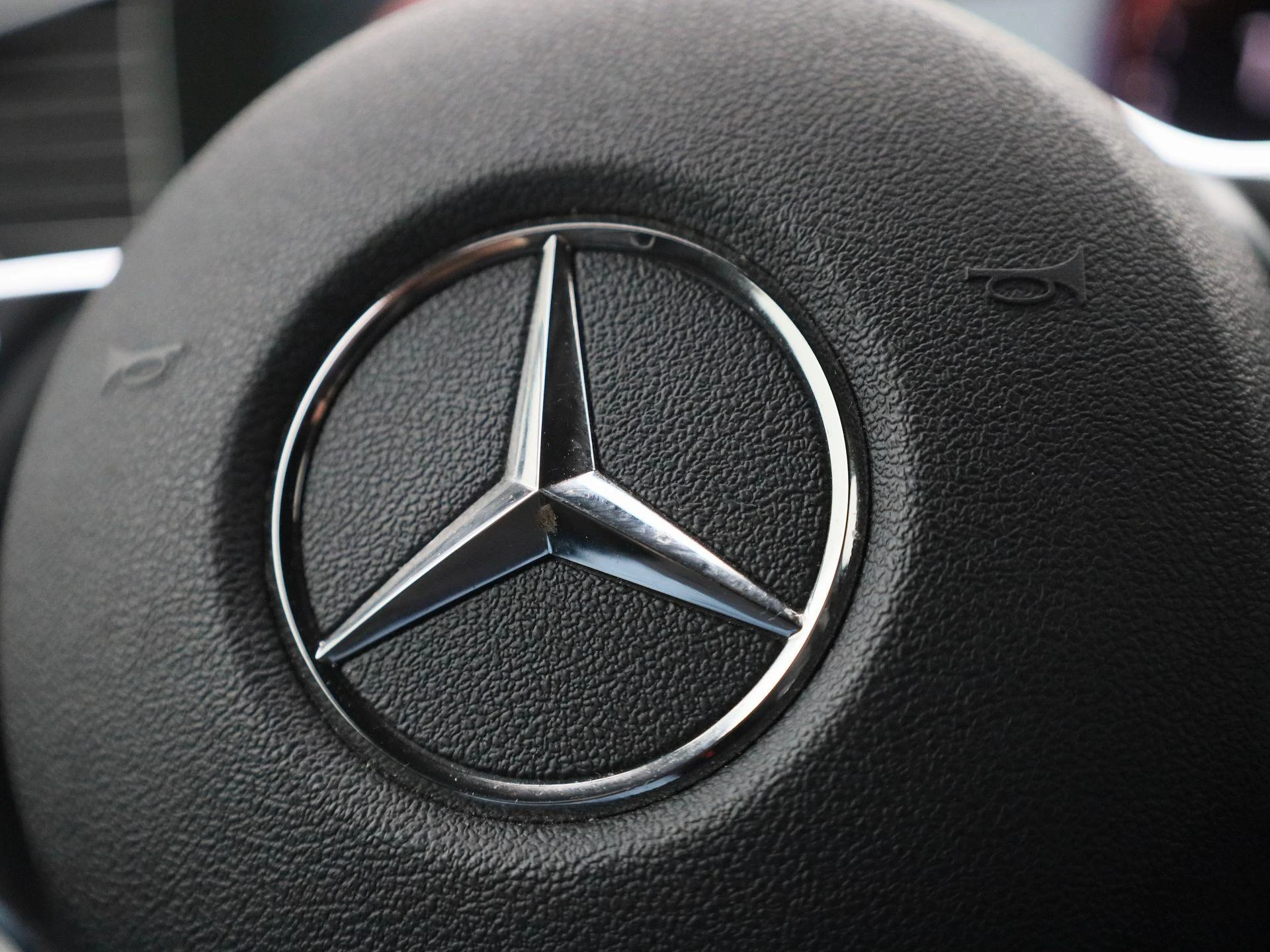Mercedes-Benz-GLE-image-35