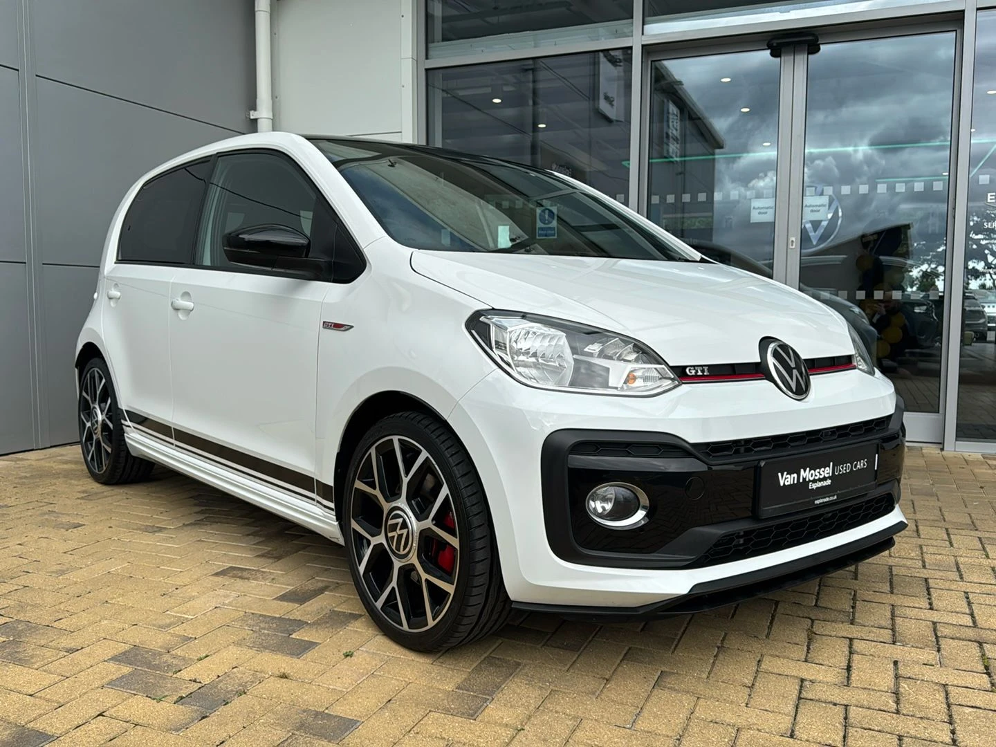 Volkswagen-up!-image-17
