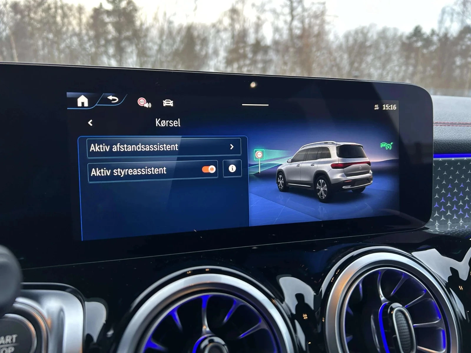 Mercedes-Benz-EQB-image-17