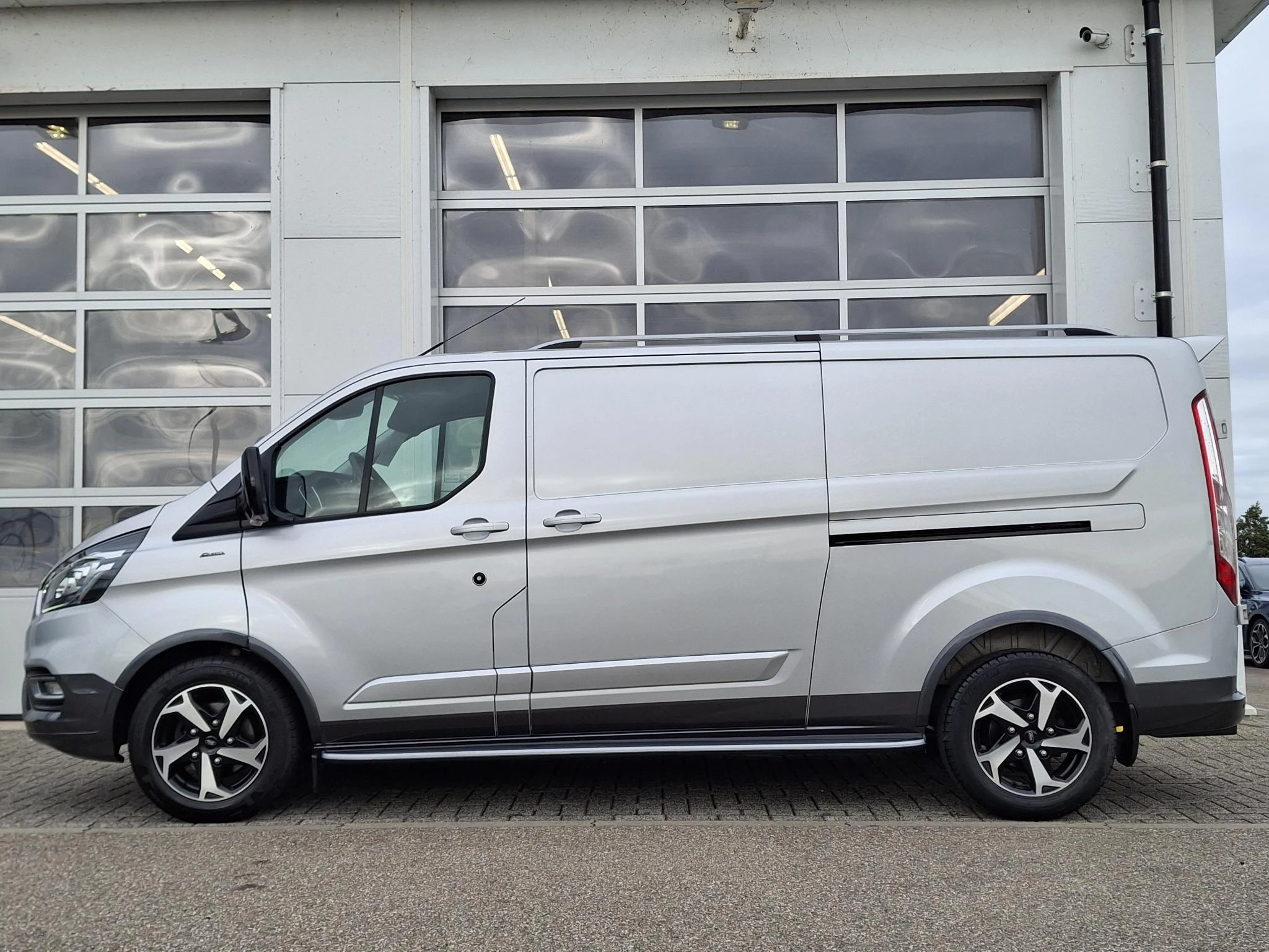Ford-Transit Custom-image-2
