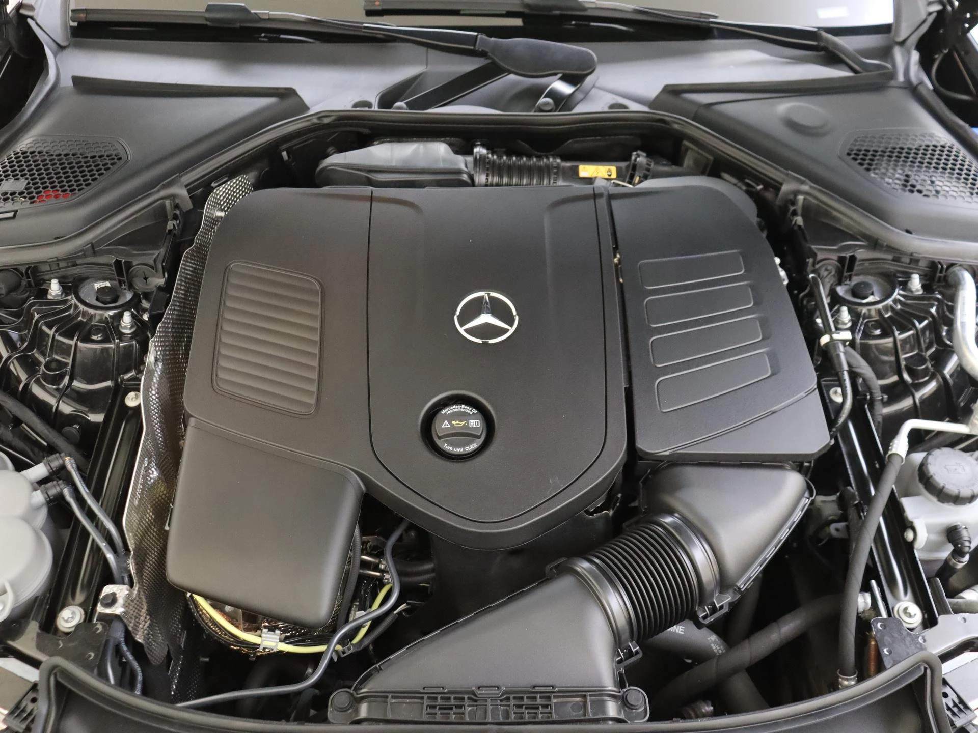 Mercedes-Benz-E-Klasse-image-4