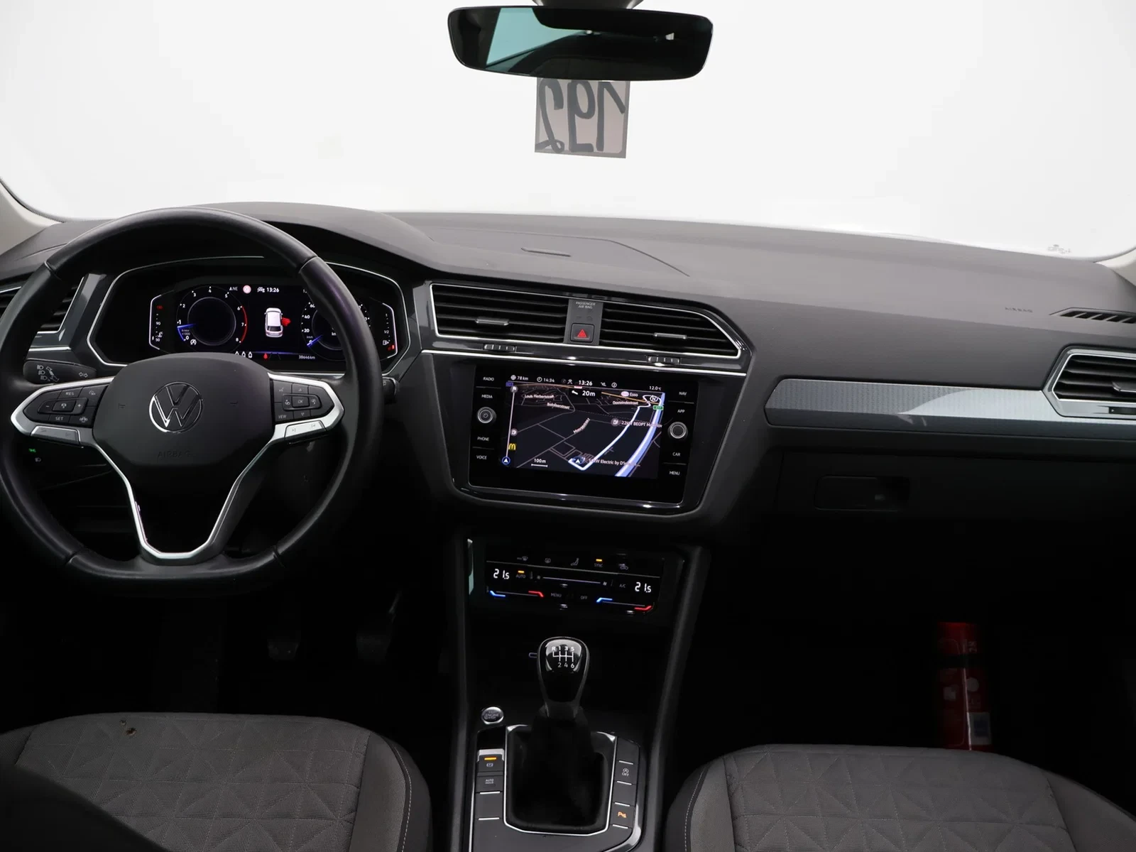 Volkswagen-Tiguan-image-11