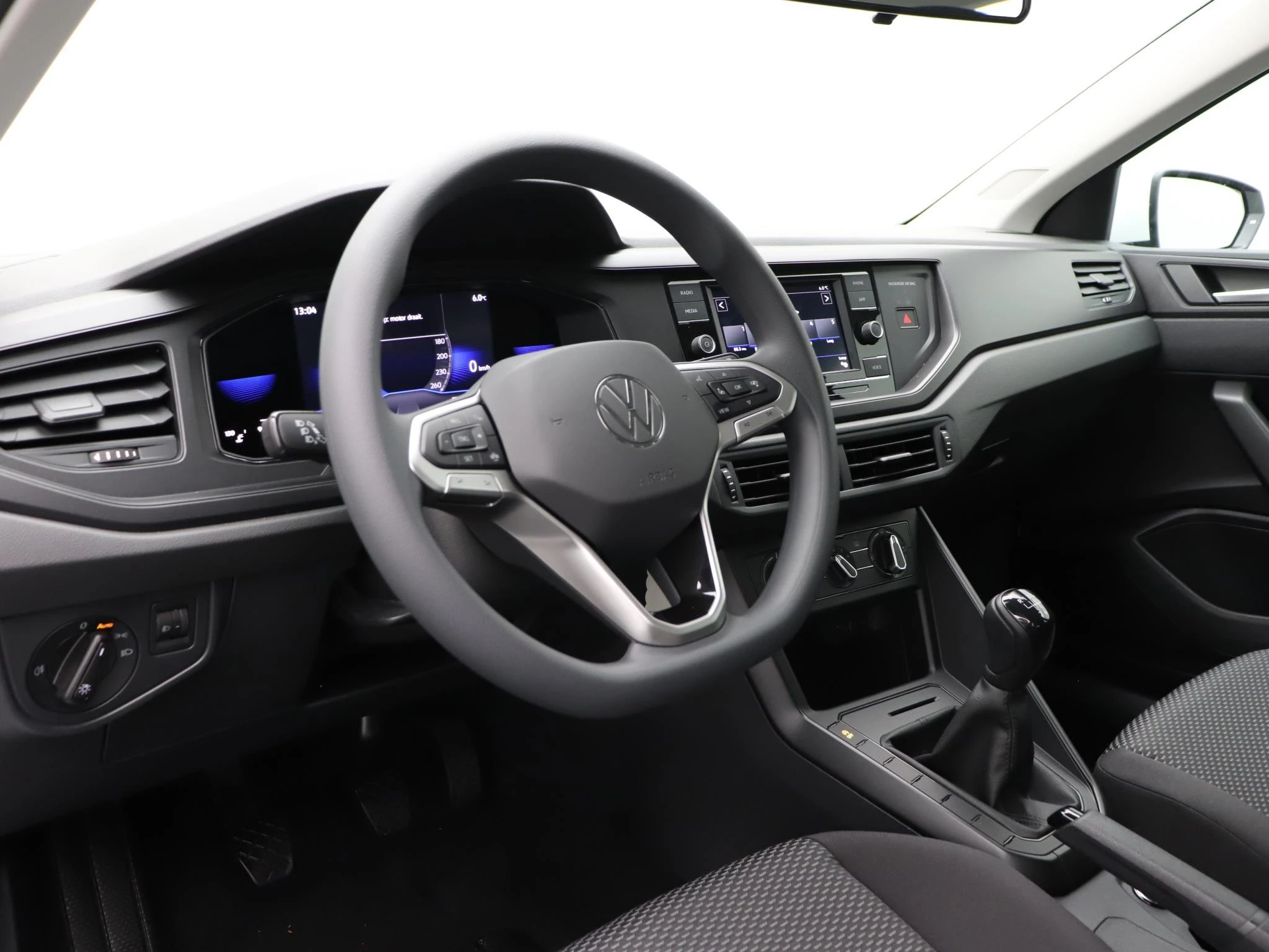 Volkswagen-Polo-image-8