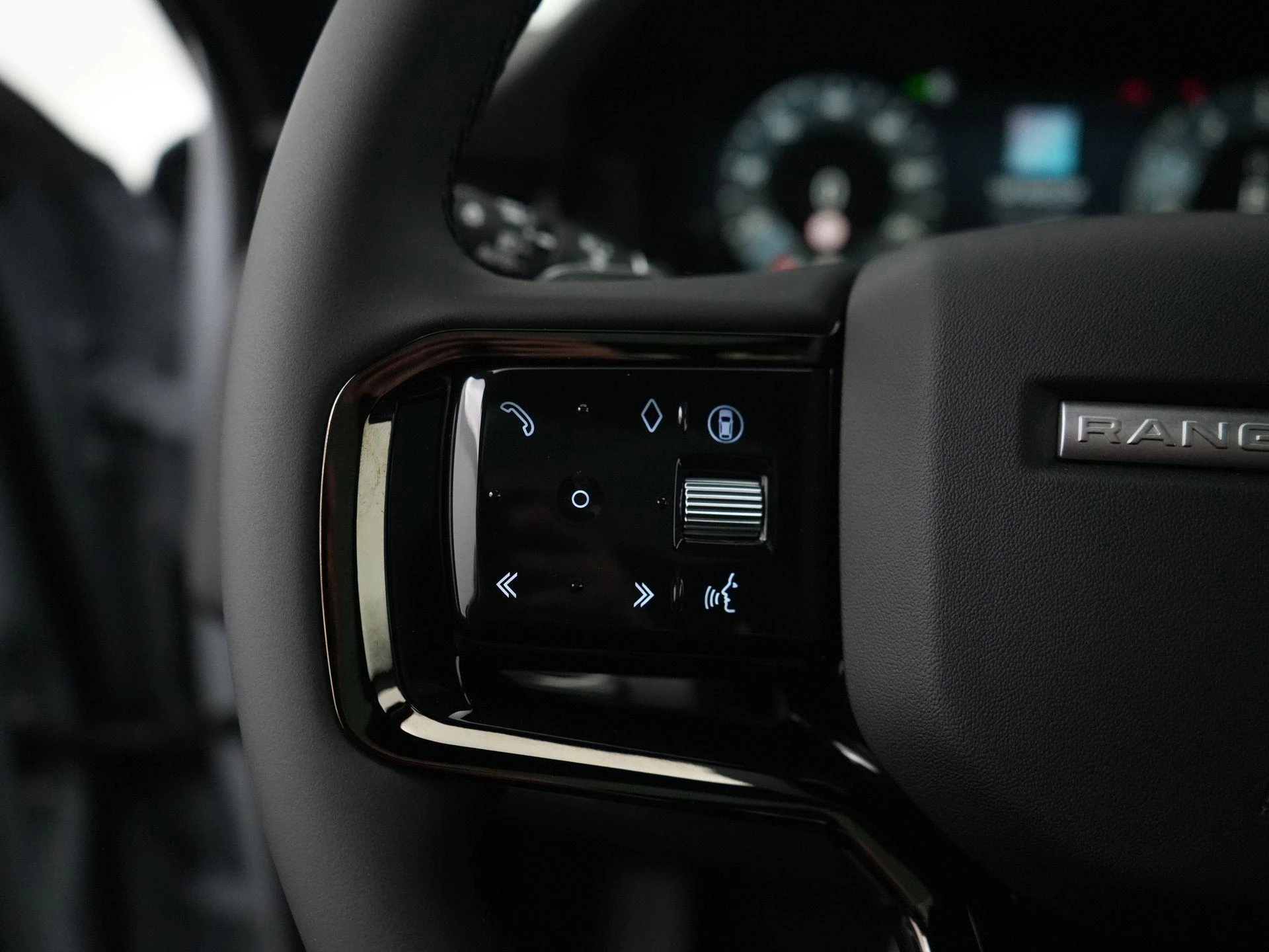 Land Rover-Range Rover Evoque-image-14