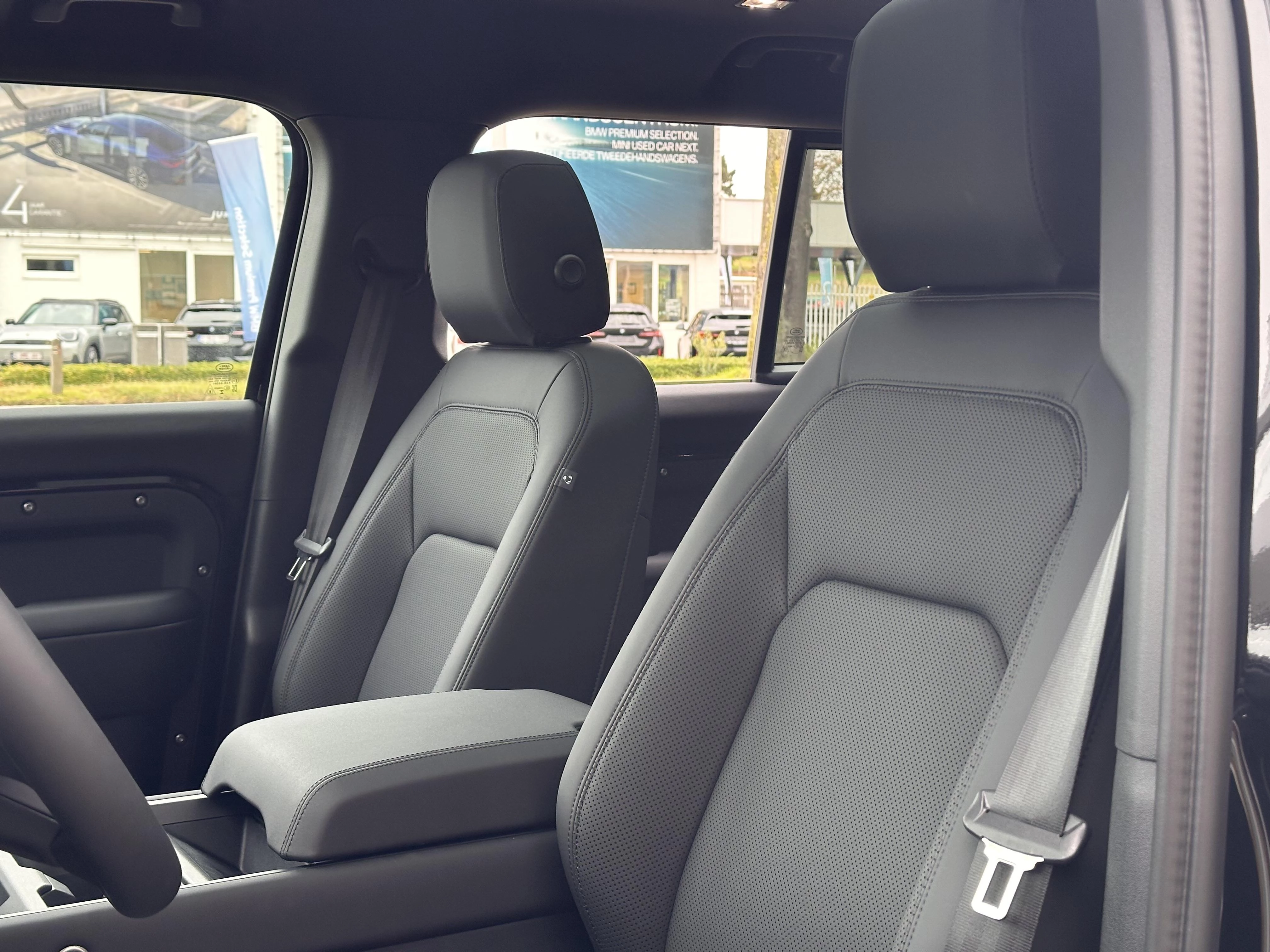 Land Rover-Defender-image-14