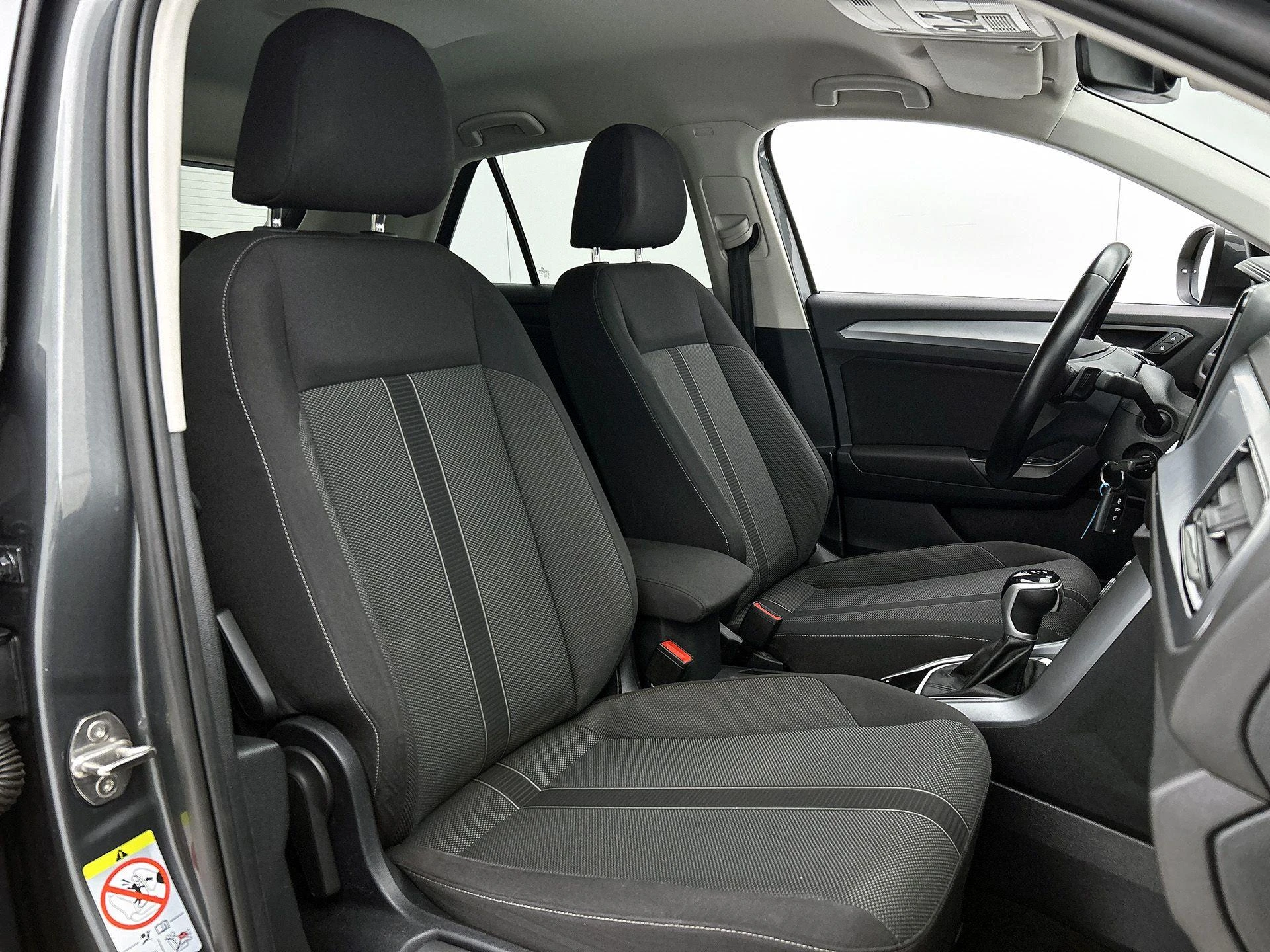 Volkswagen-T-Roc-image-36