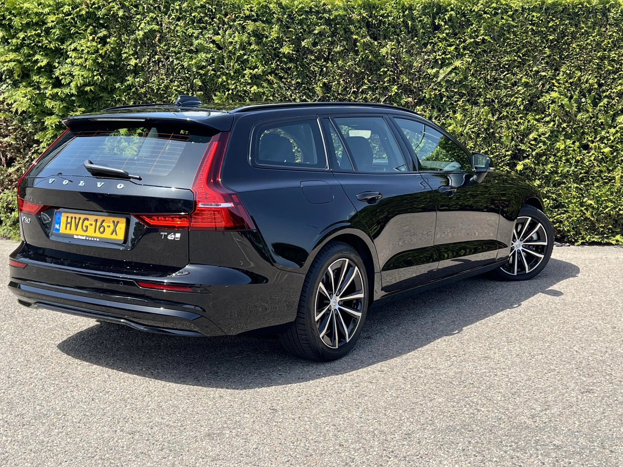 Volvo V60 T6 Plug-in hybrid AWD Plus Dark