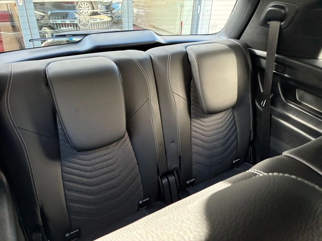 Mercedes-Benz-GLB 200 d-image-18