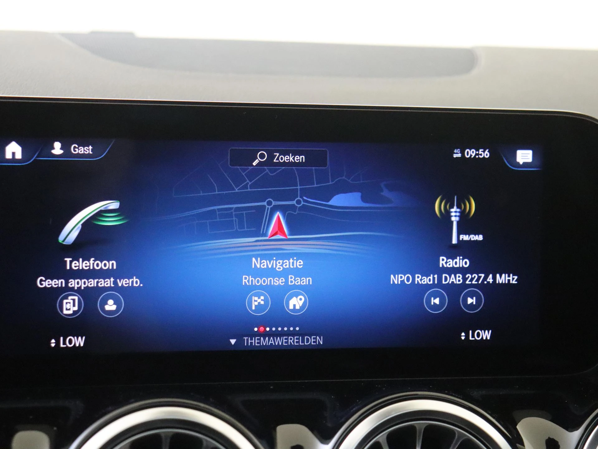 Mercedes-Benz-GLA-image-16