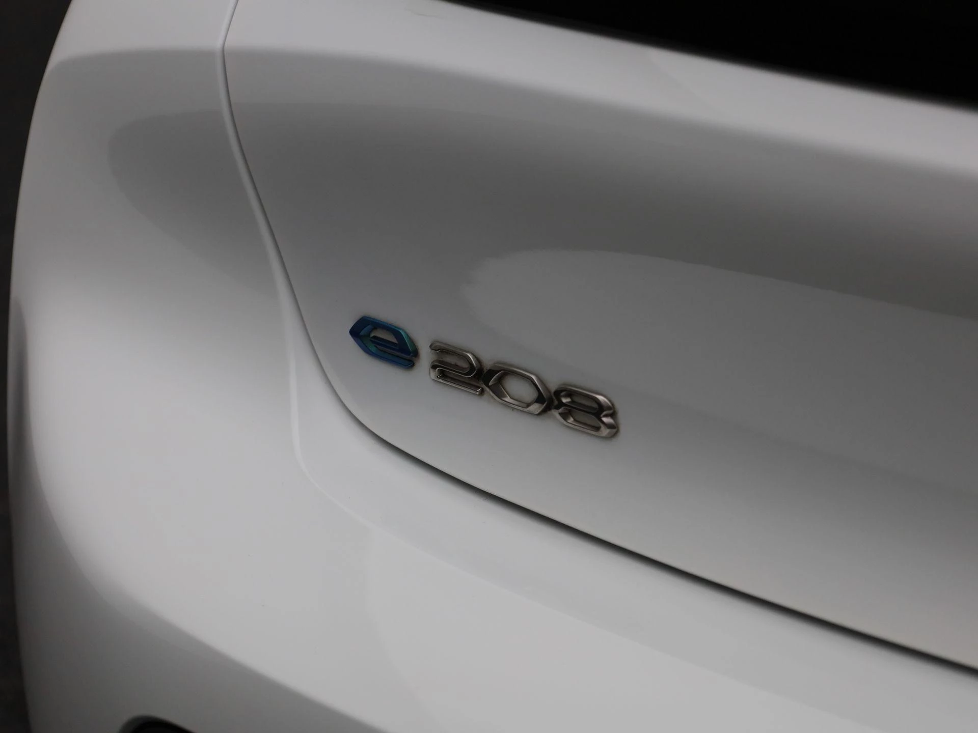 Peugeot-e-208-image-39