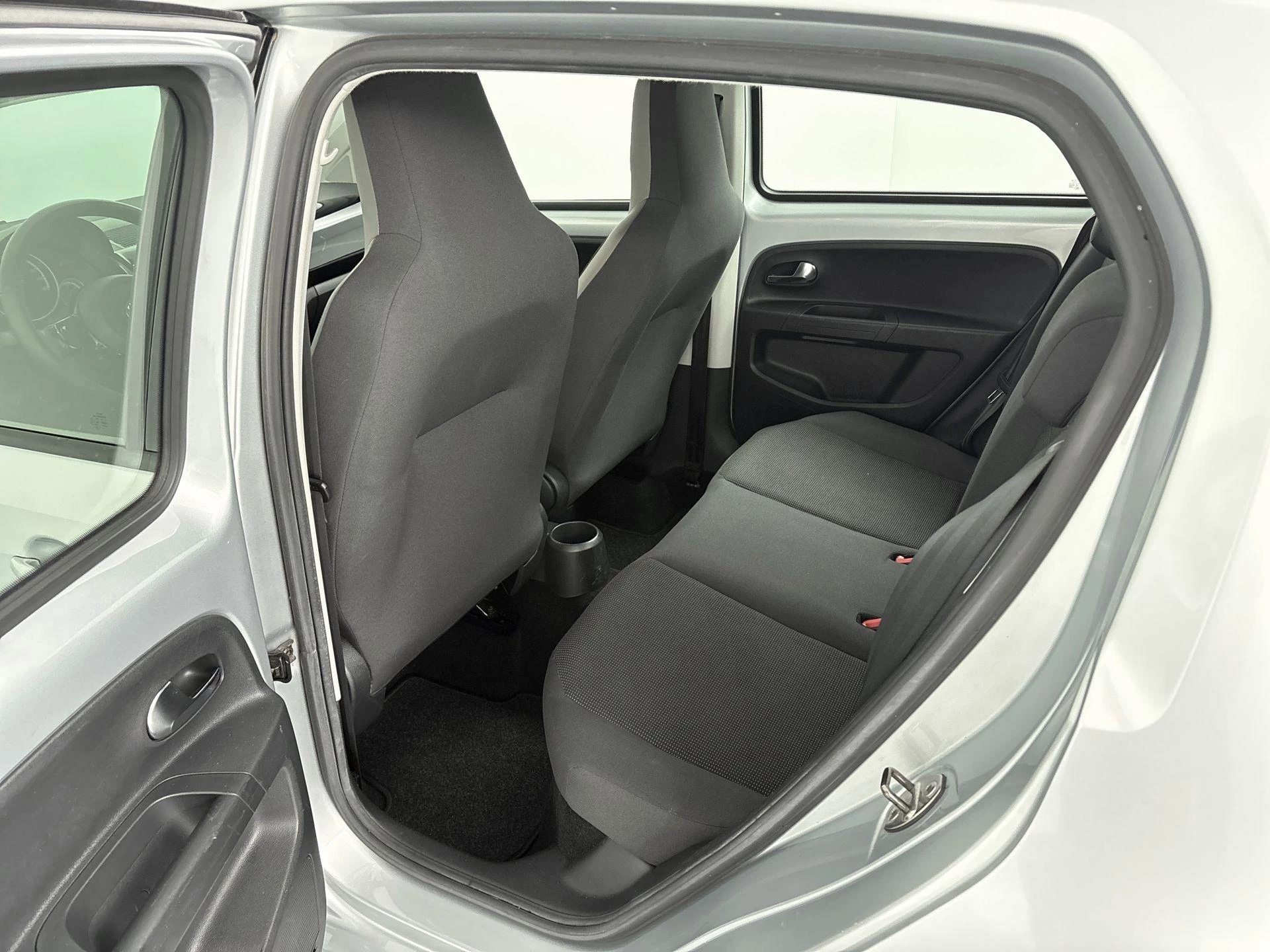 Volkswagen-up!-image-17