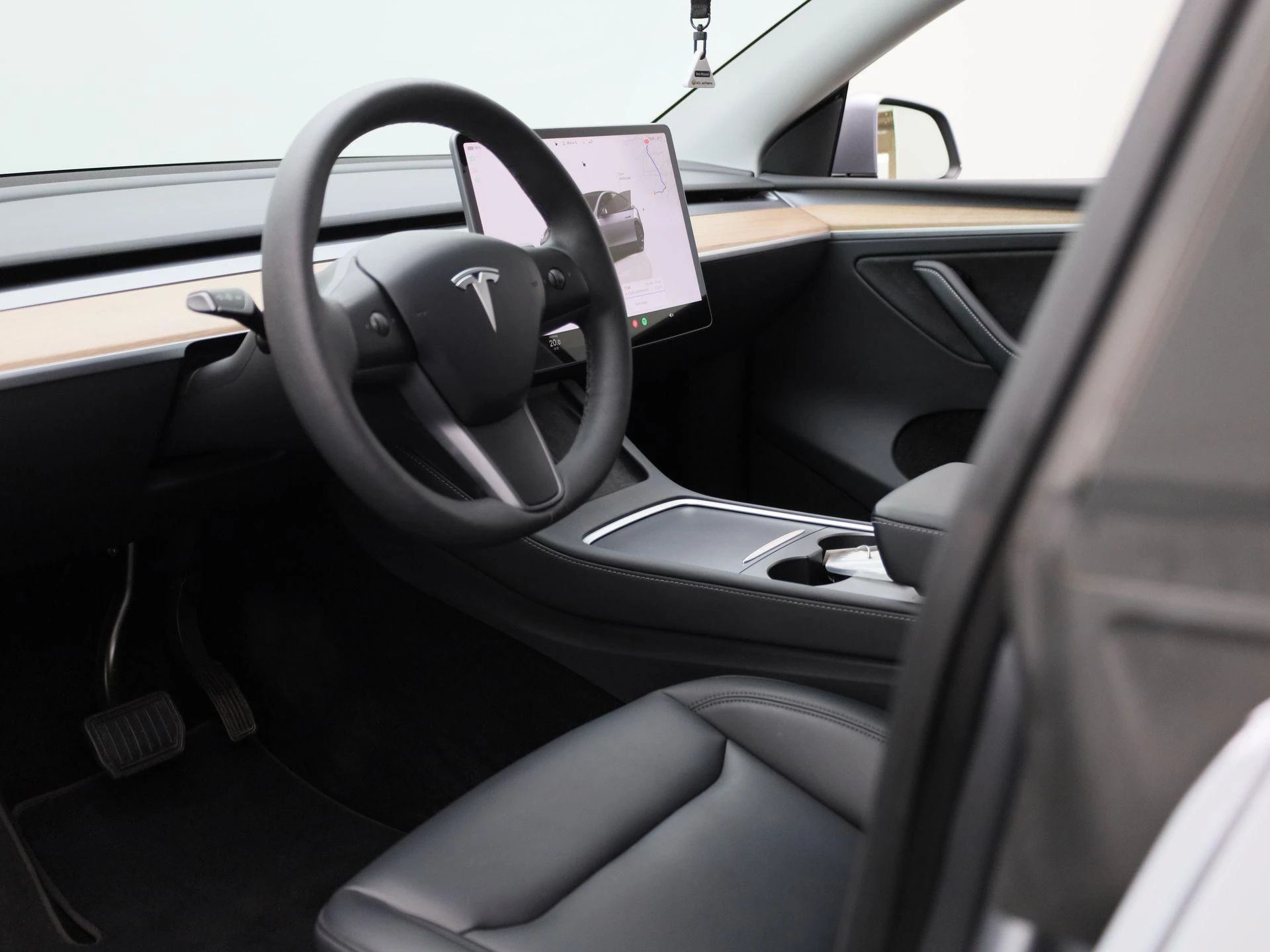 Tesla-Model Y-image-16