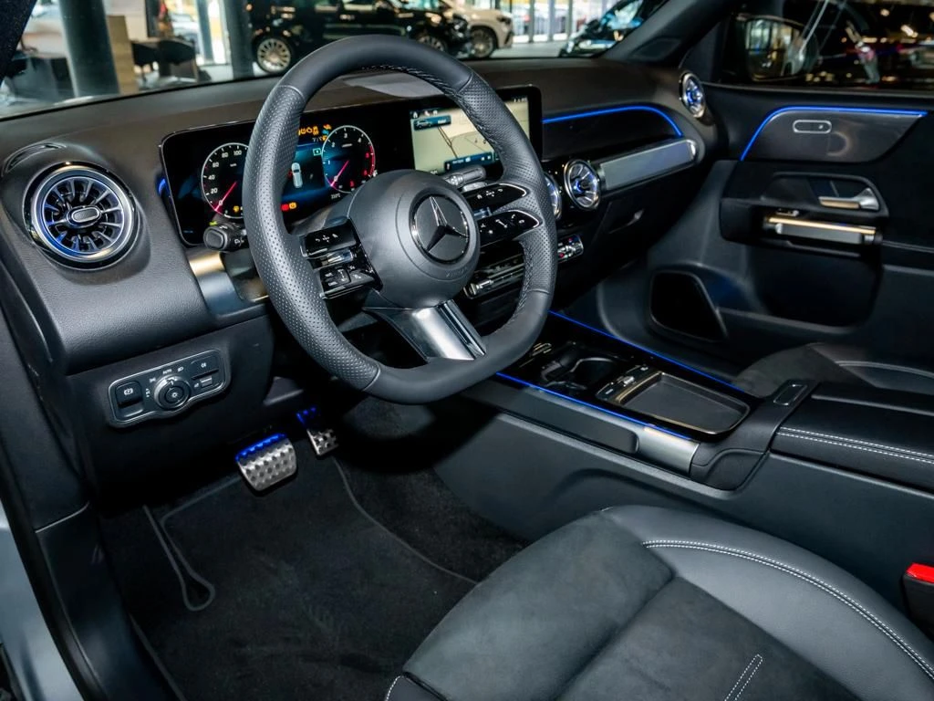Mercedes-Benz-GLB 200 d-image-7