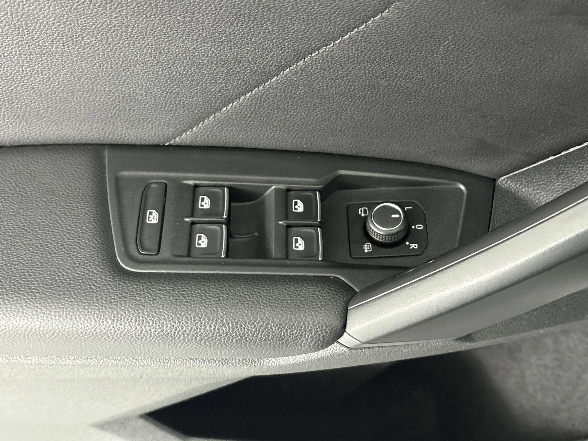 Volkswagen-Tiguan-image-19