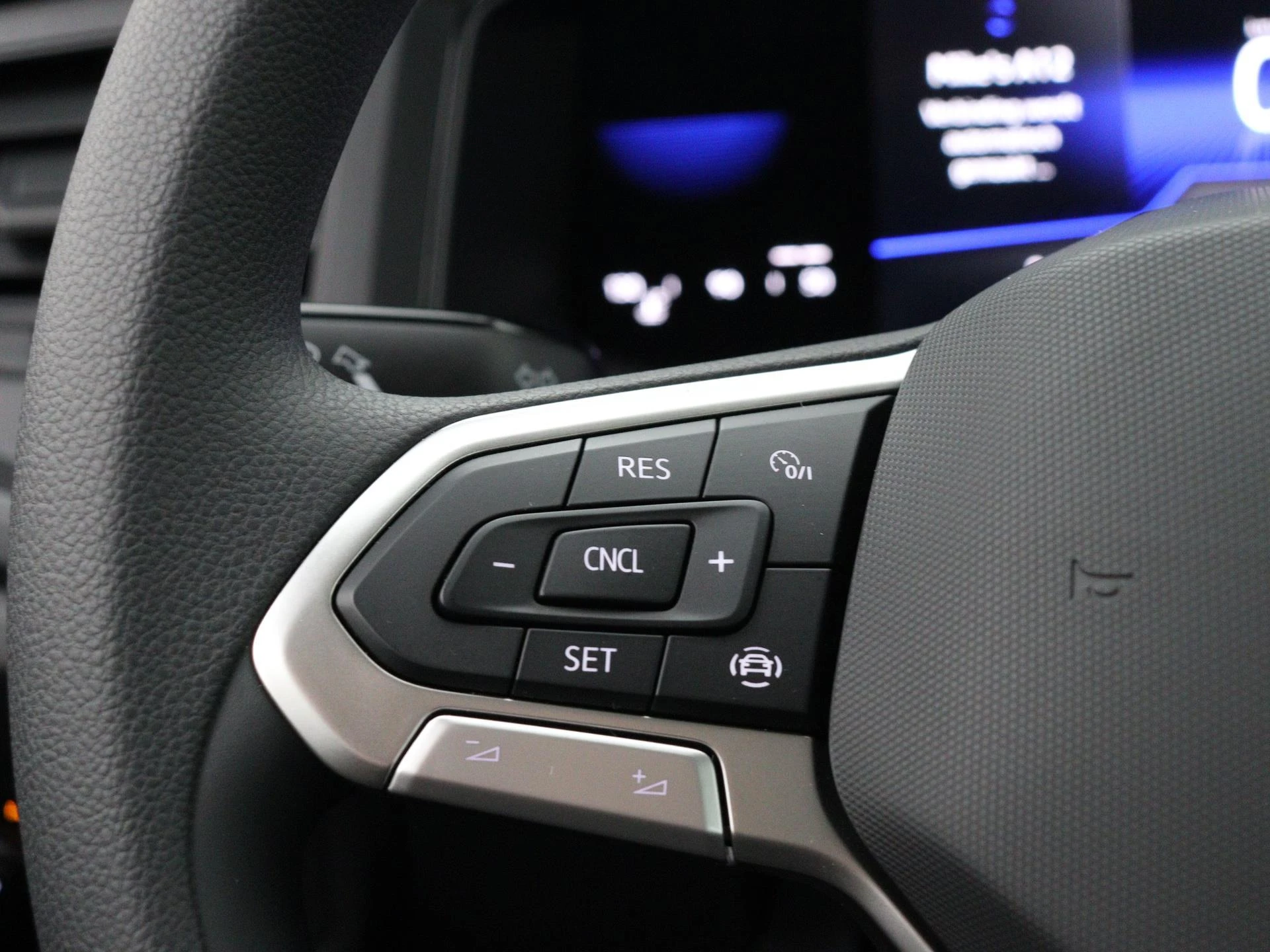 Volkswagen-Polo-image-14