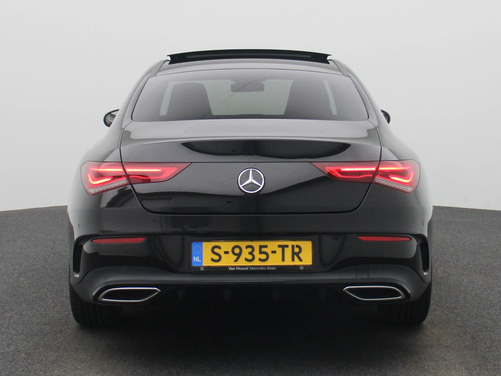 Mercedes-Benz-CLA-image-6