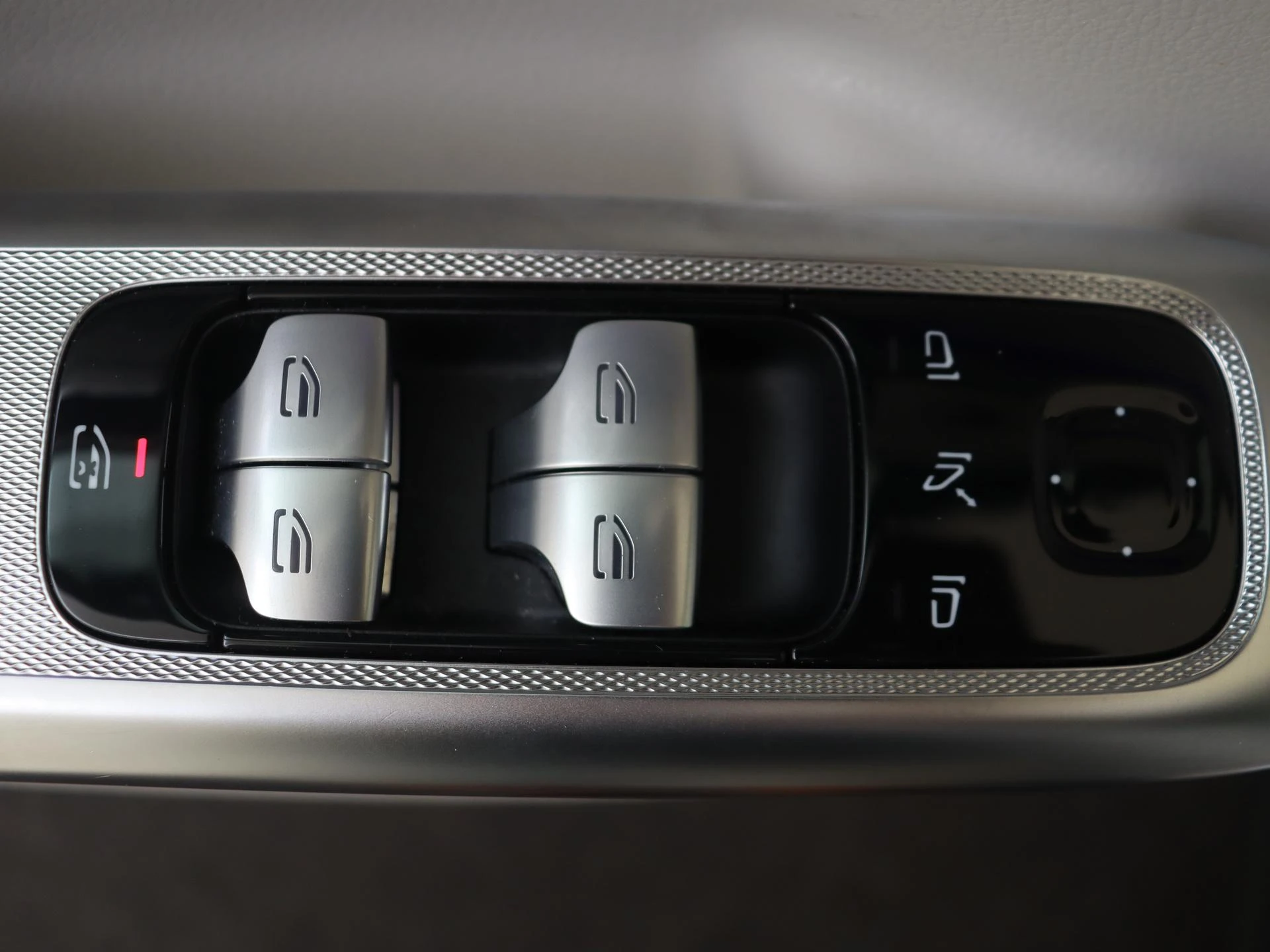 Mercedes-Benz-EQE-image-25