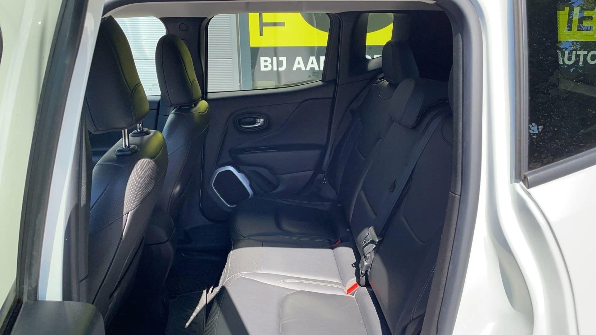 Jeep-Renegade-image-18