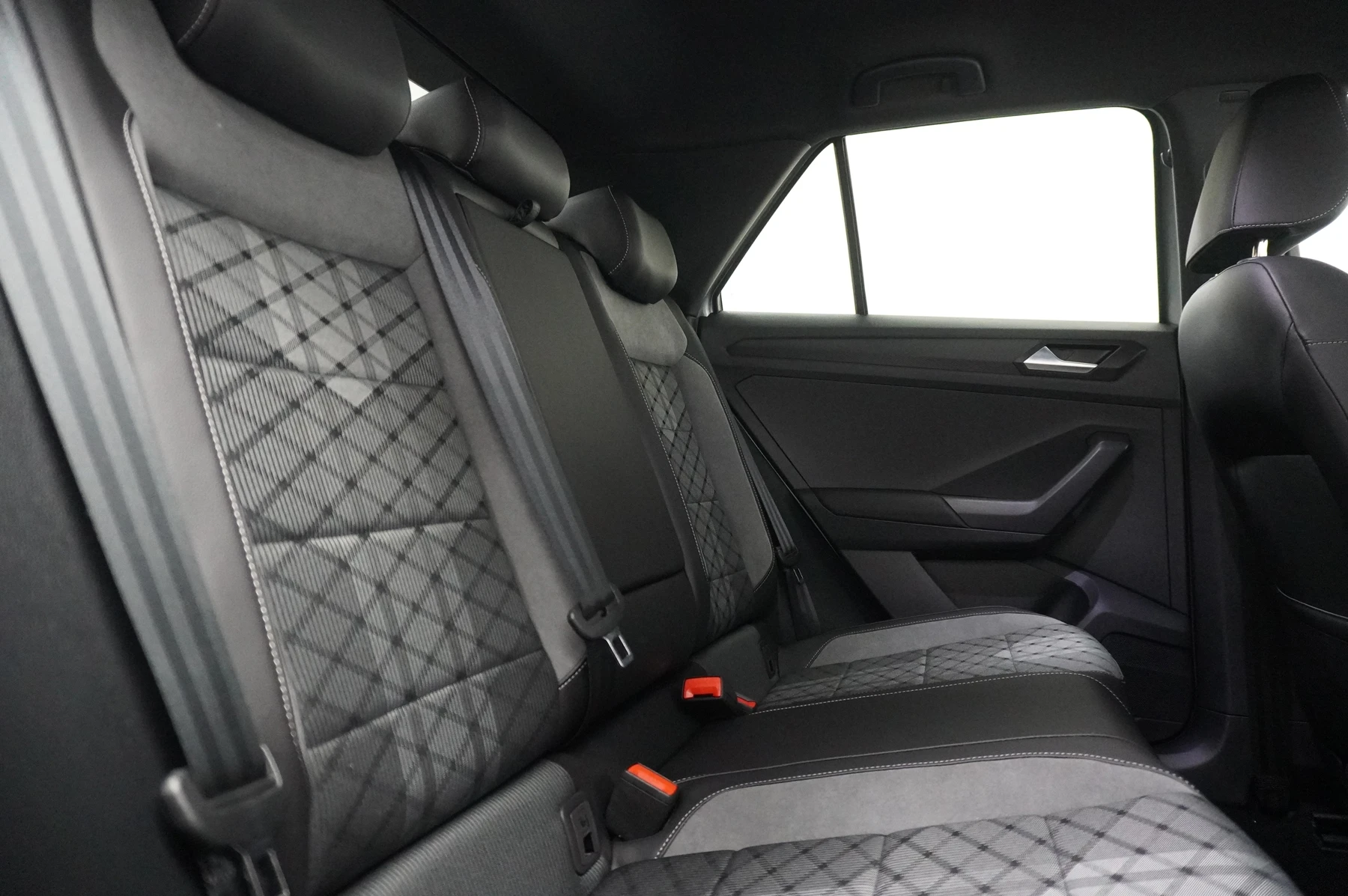 Volkswagen-T-Roc-image-13