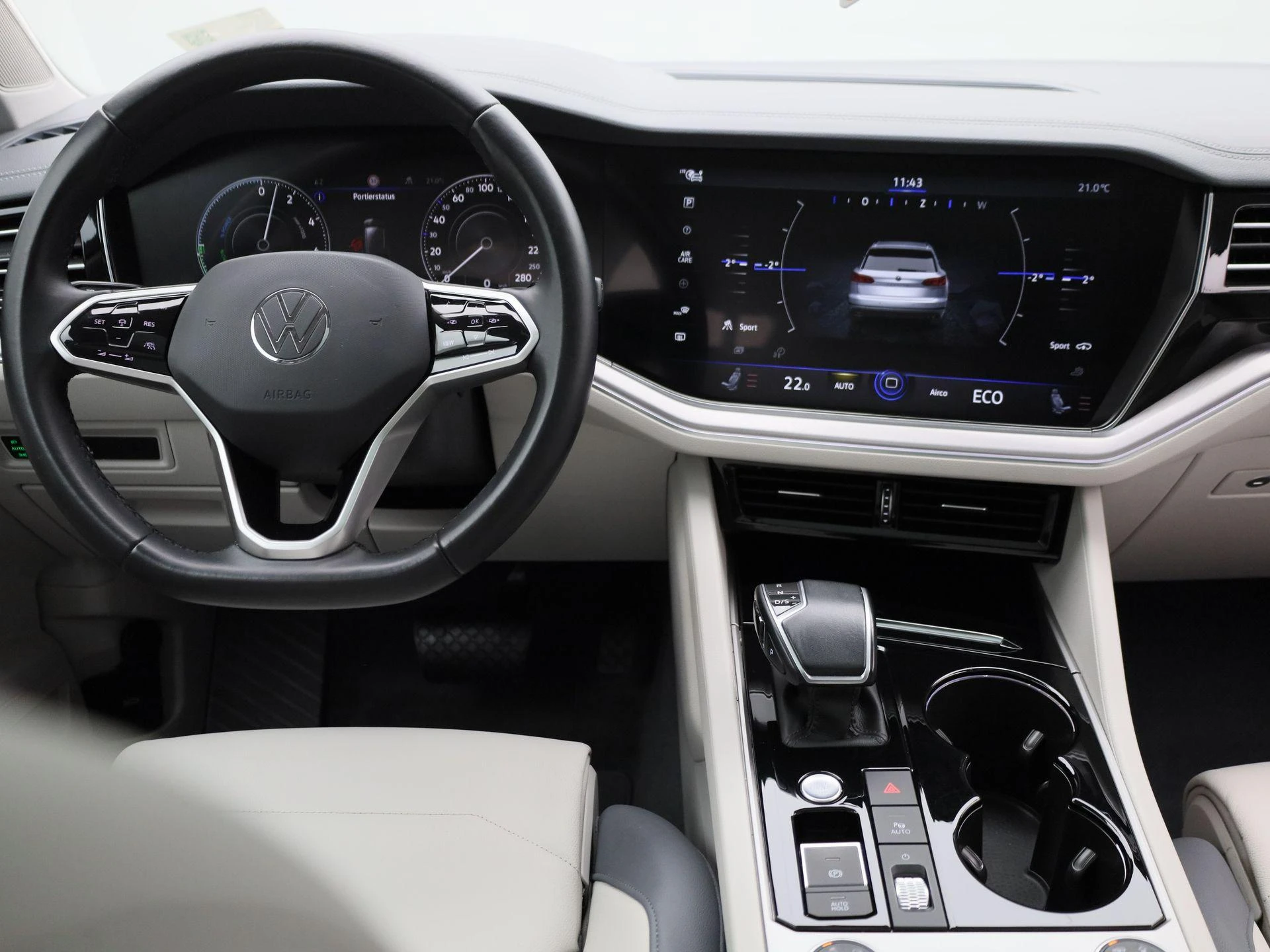 Volkswagen-Touareg-image-6