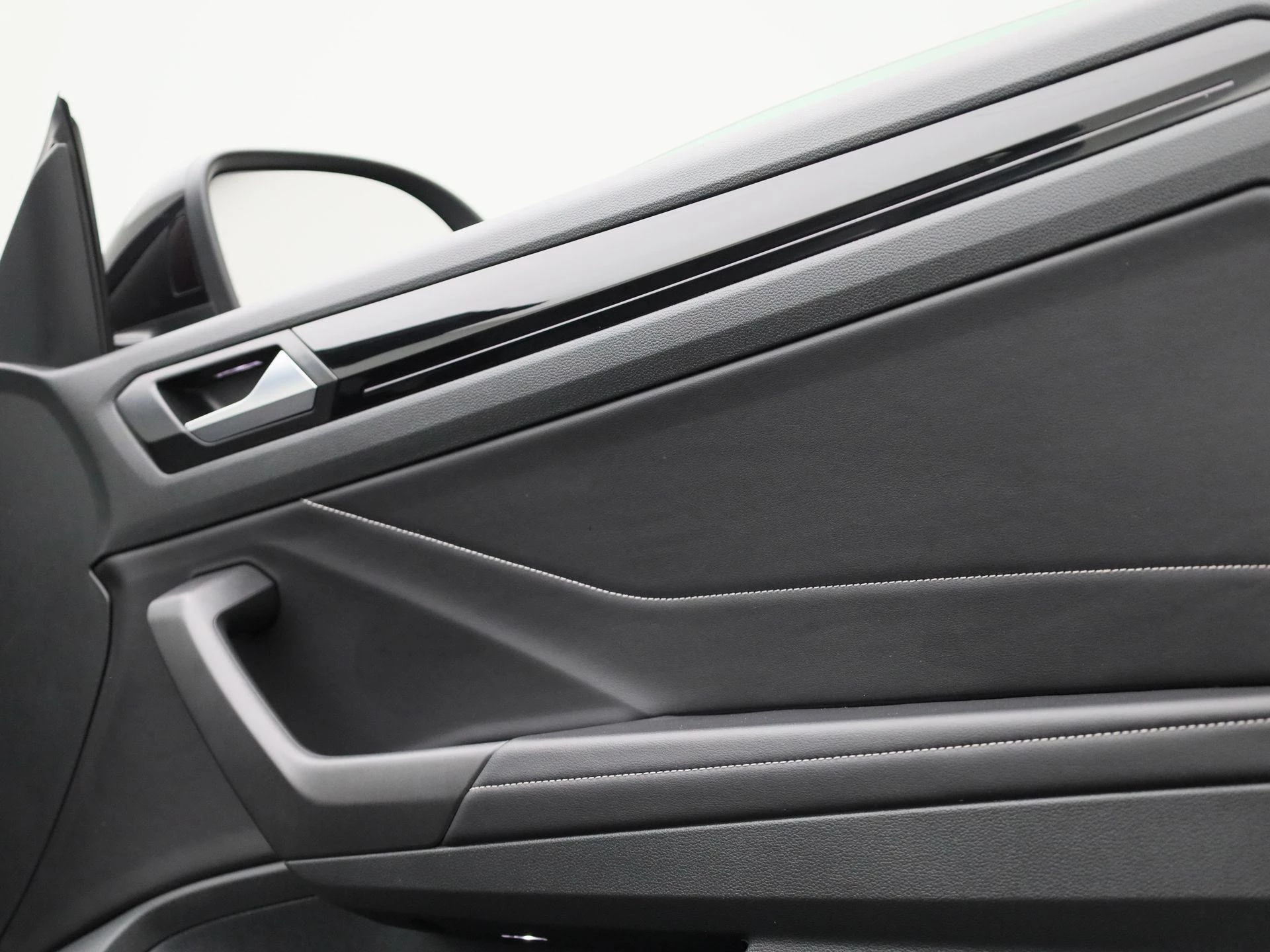 Volkswagen-T-Roc-image-41