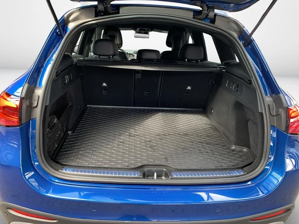 Mercedes-Benz-GLC 300-image-11