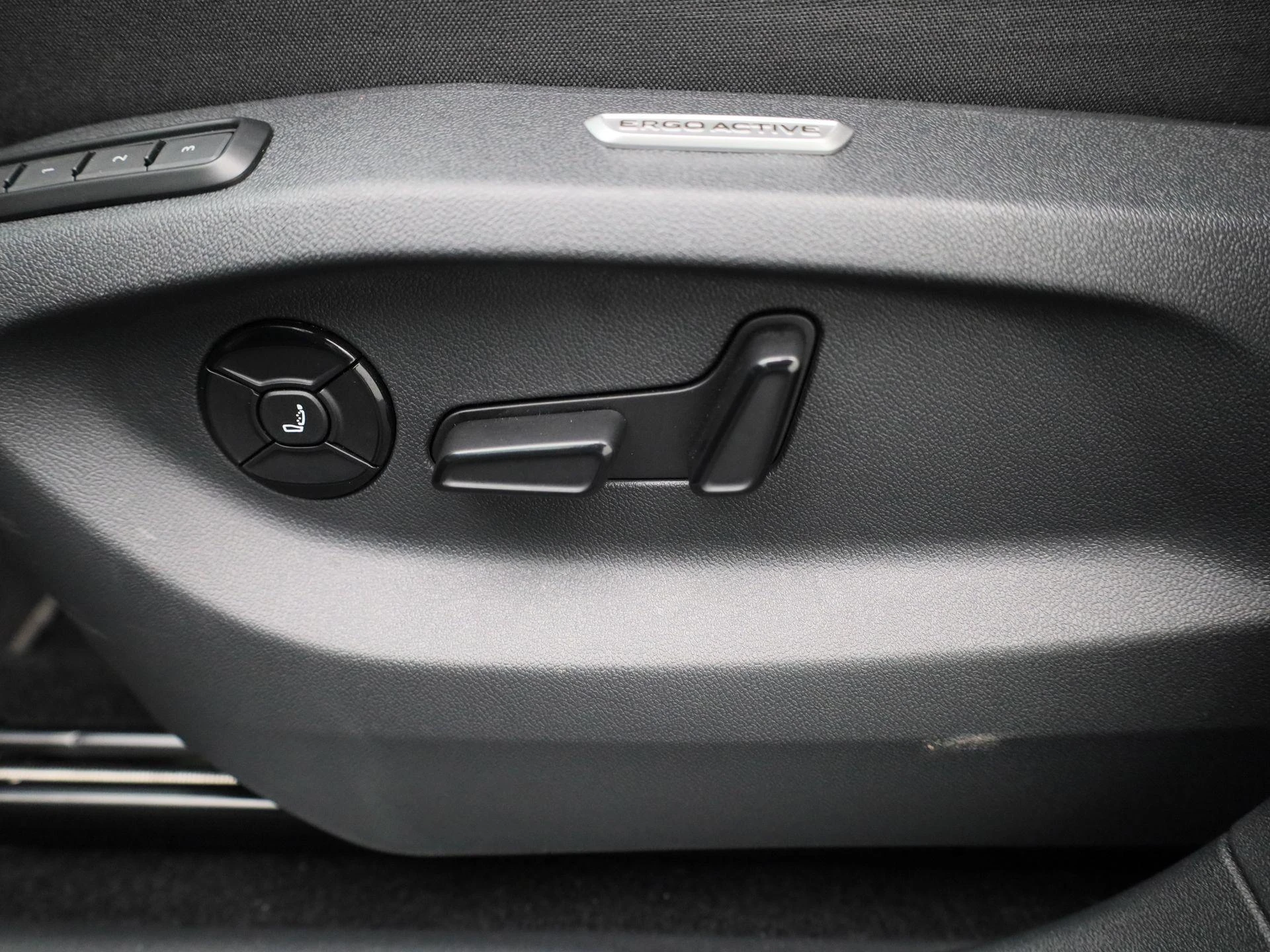 Volkswagen-Tiguan-image-38
