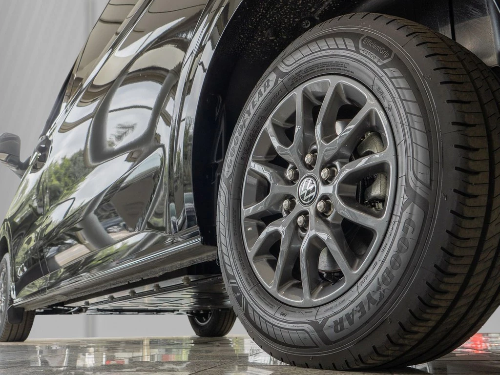 Volkswagen-Transporter-image-4