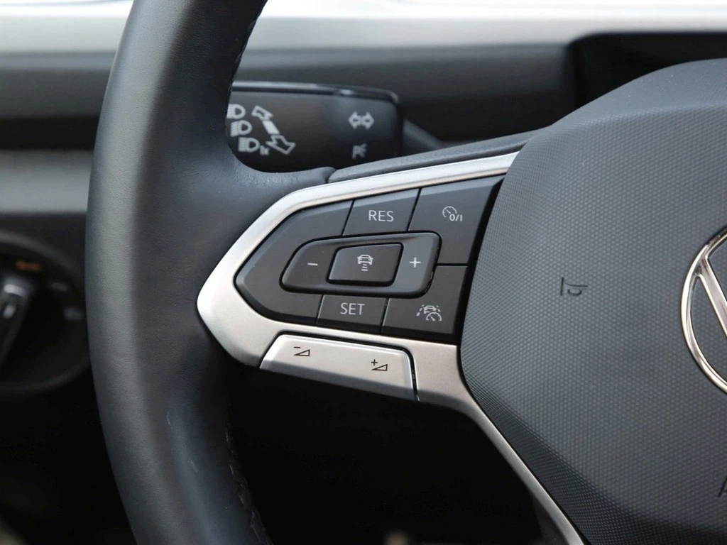 Volkswagen-T-Roc-image-16