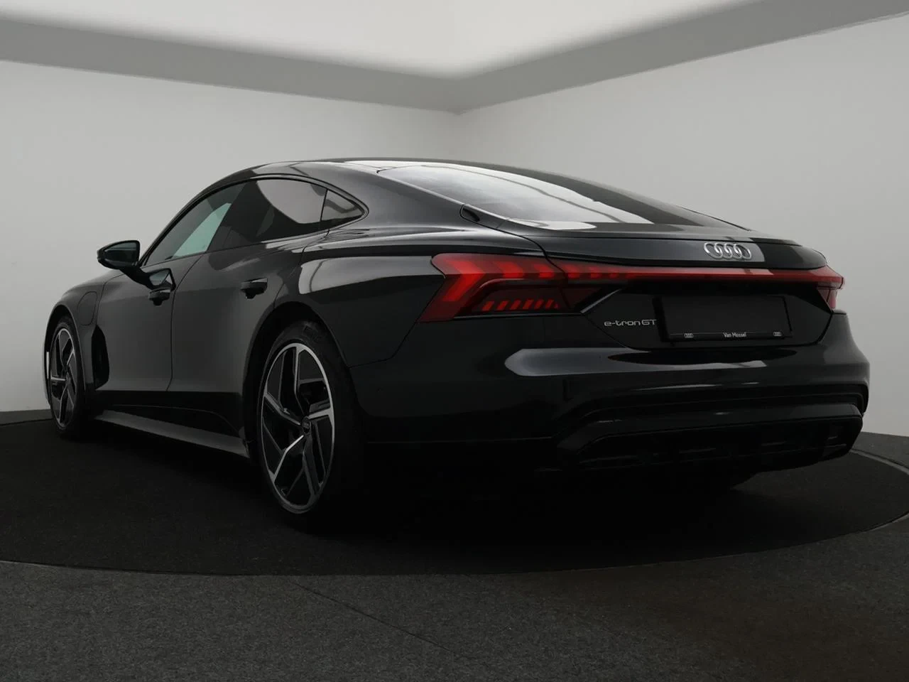 Audi-e-tron GT-image-5