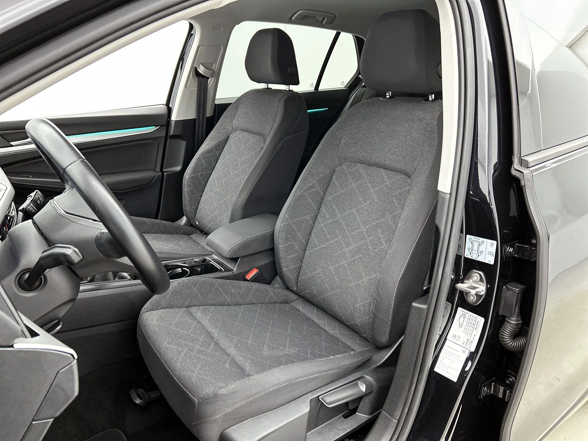 Volkswagen-Golf-image-37